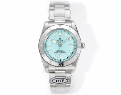 DIF 最強副本 
DIF隆重推出帝舵碧灣54型M79000N腕表，
37mm表殼貼合手腕，佩戴舒適，啞光錶盤簡約大氣，質感細膩，無日曆設計化繁為簡，回歸純粹讀時體驗，以純粹精神和現代表達方式，向1954年問世的品牌首款潛水表-7922型獻上最真誠的敬意！
DIF匠工精神 整表配備導角精磨不拉手 注重細節 質感無敵 搭載丹東定制一檔機芯 日誤差僅3-5秒幾乎0反修 超穩定！
錶帶均為CNC通體成型拉絲工藝錶帶 非小廠組裝片！配備帝舵表“T-fit”表扣 可滑軌微調
超強瑞士夜光刻度