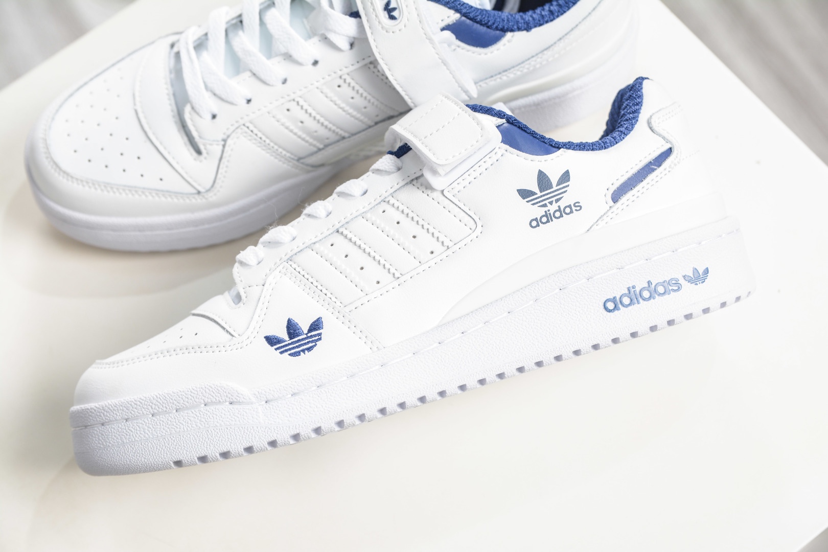 adidas Originals Forum 低幫百搭潮流休閒運動板鞋  
貨號：FZ6296
尺碼：36 36.5 37 38 38.5 39 40 40.5 41 42 42.5 43 44 45