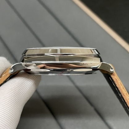 VS新品：沛納海 PAM904整個殼身厚度得以降低近四成！不設限，最纖薄！不循規，42mm男女可佩戴！太陽放射紋錶盤活力優雅，纖薄身軀佩戴輕便舒適，金針設計精巧簡約大氣。適合亞洲人手腕!