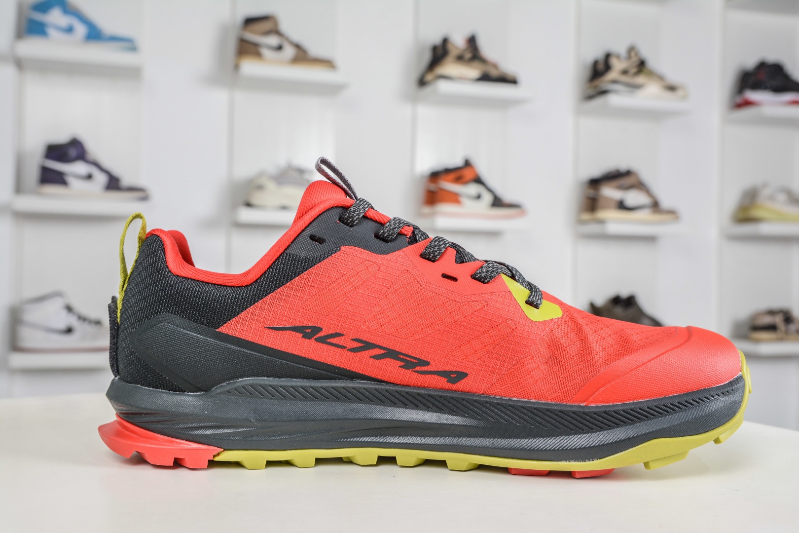 Altra Altra Lone Peak 9 奧創奧林匹斯9代 紅色 舒適百搭防滑耐磨低幫戶外跑步鞋
貨號：AL0A85RG660
SIZE：39 40 40.5 41 42 42.5 43 44 44.5 45