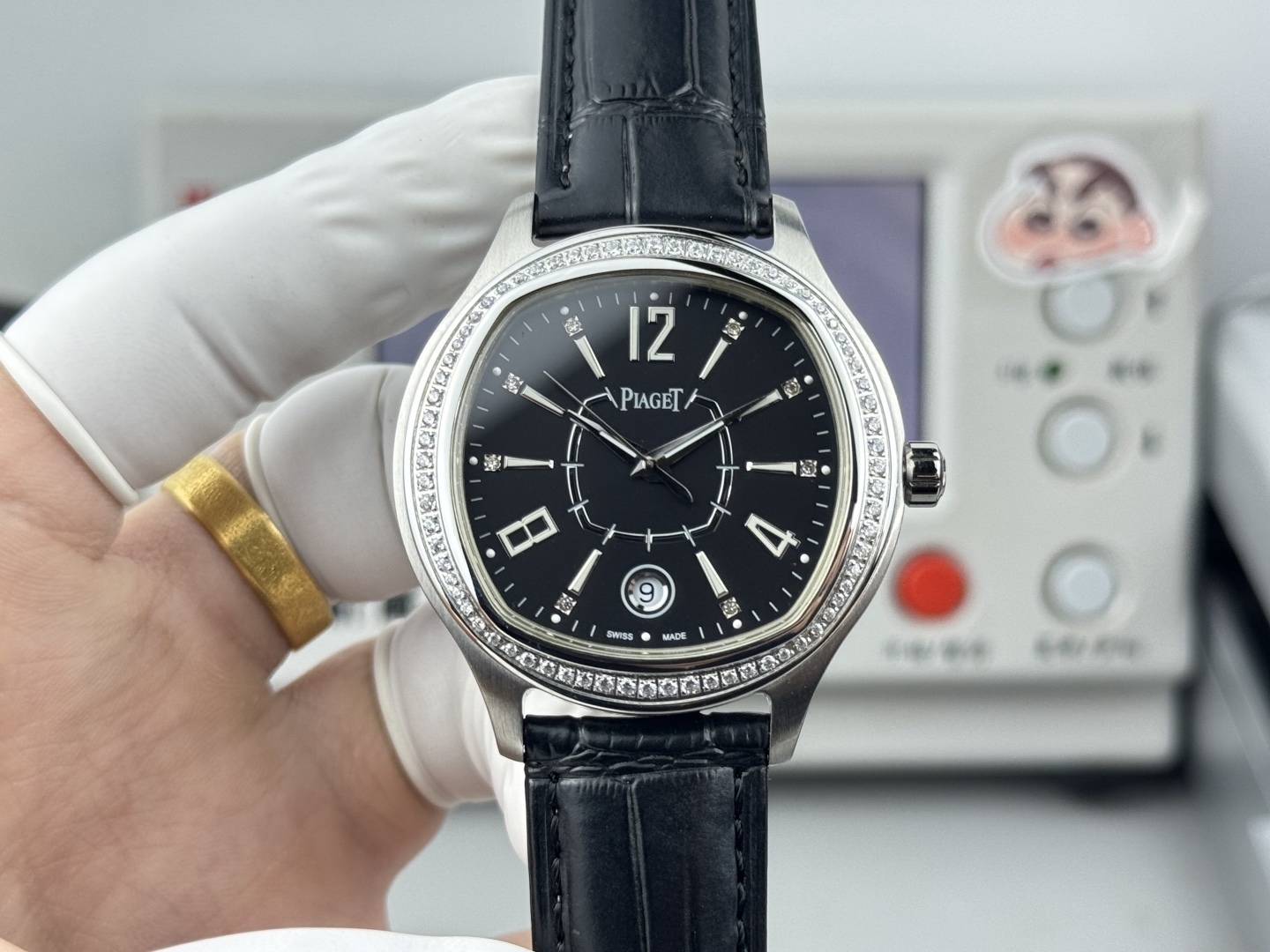 
最新推出男士款”
熱賣款🔥🔥🔥！方形殼—在推出新面孔—更別緻—更有型—經典
品牌：伯爵(方正卓絕 精緻之作）爆賣款🎉🎉🎉
類型：精緻款男士腕表（卓越）有轉必賣
錶帶：真牛皮&316L錶帶（舒適）大氣磅礡
機芯：超頂級機械2824機芯（穩定）
材料：礦物質超強鏡面（耐磨）
大氣風範 無限渴望 特別創意 載譽上市
尺寸：直徑42mm厚10mm榮譽
新款上市！歡迎轉載！