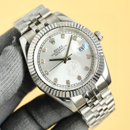 爆款再次研究升級最新款上市👍，勞力士日誌系列！賀歲珍藏版採用獨特的設計風格 ，字面設計招財麒麟貔貅🔥高檔奢侈， 男士腕表新品推薦🔥歡迎品鑒 
機芯：搭配全新進口8215（零返修）
尺寸：41mm
鏡面：藍寶石玻璃永不刮花
材質：316L精鋼表殼
動力：儲存48小時
防水深度：100米