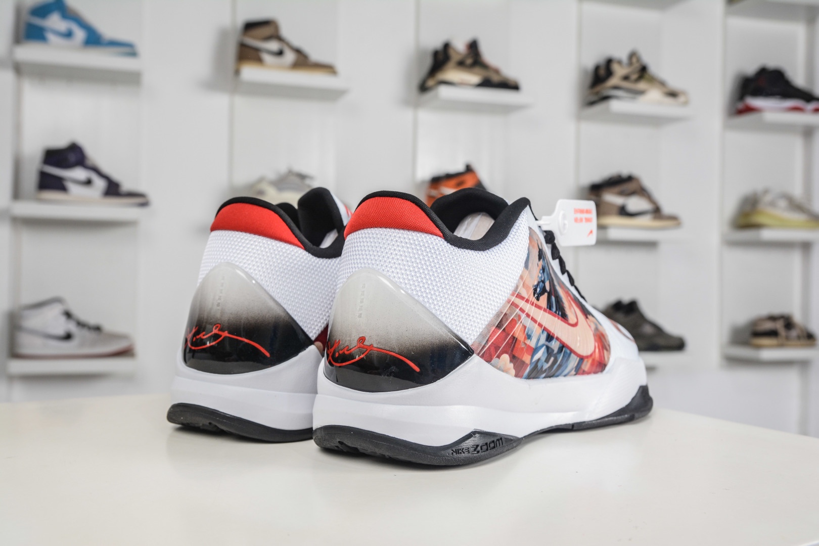 NK Zoom Kobe V 馬年限定 CNY新年款 耐克 科比5代系列 低幫復刻實戰運動低幫文化籃球鞋 
貨號：CD4991 867
尺碼：38 38.5 39 40 40.5 41 42 42.5 43 44 44.5 45 46