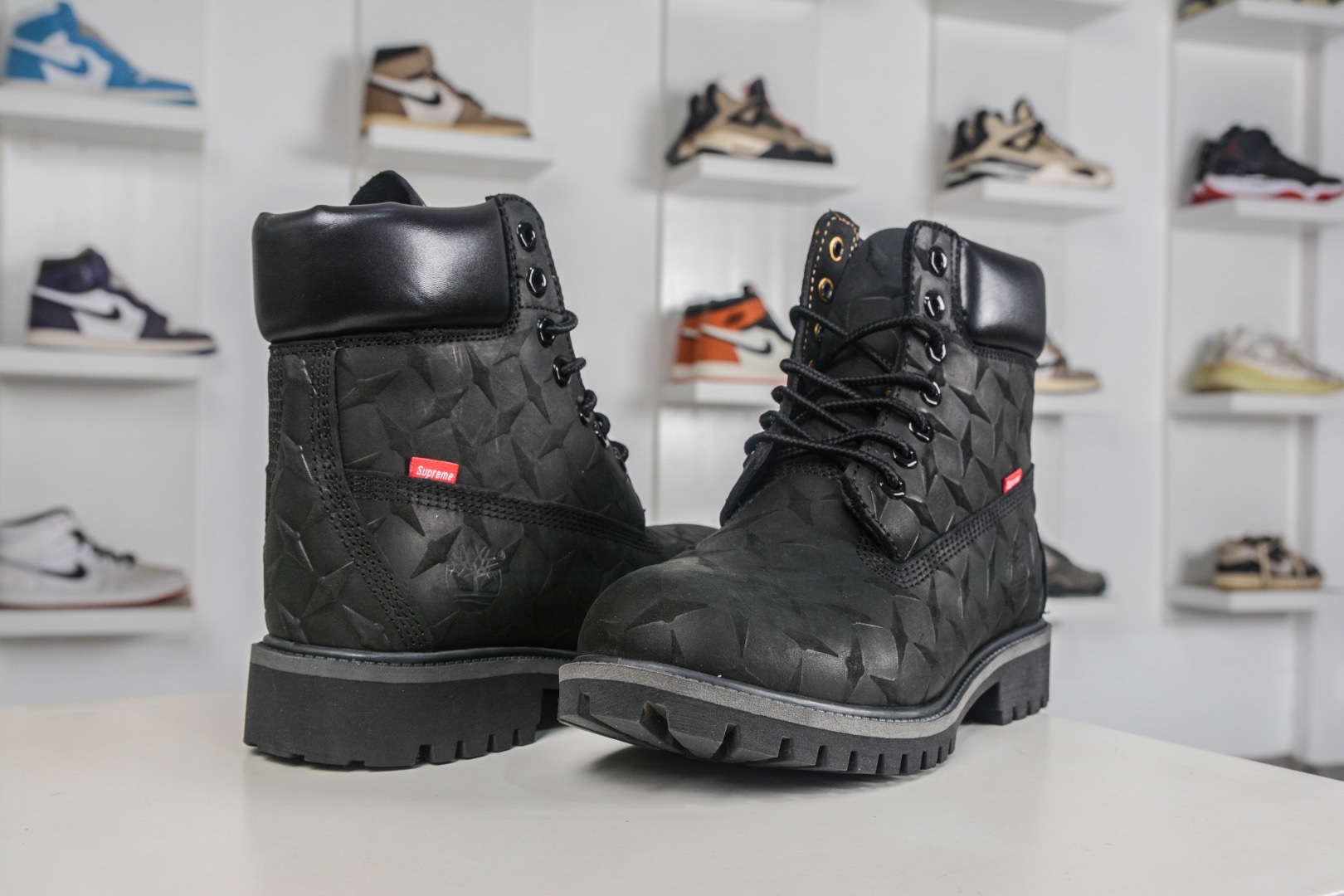 Supreme x Timberland 6 Inch Leather Boots"Black"添柏嵐經典戶外 
貨號: TB 010061 713
尺碼 39 39.5 40 41 41.5 42 43 44 45