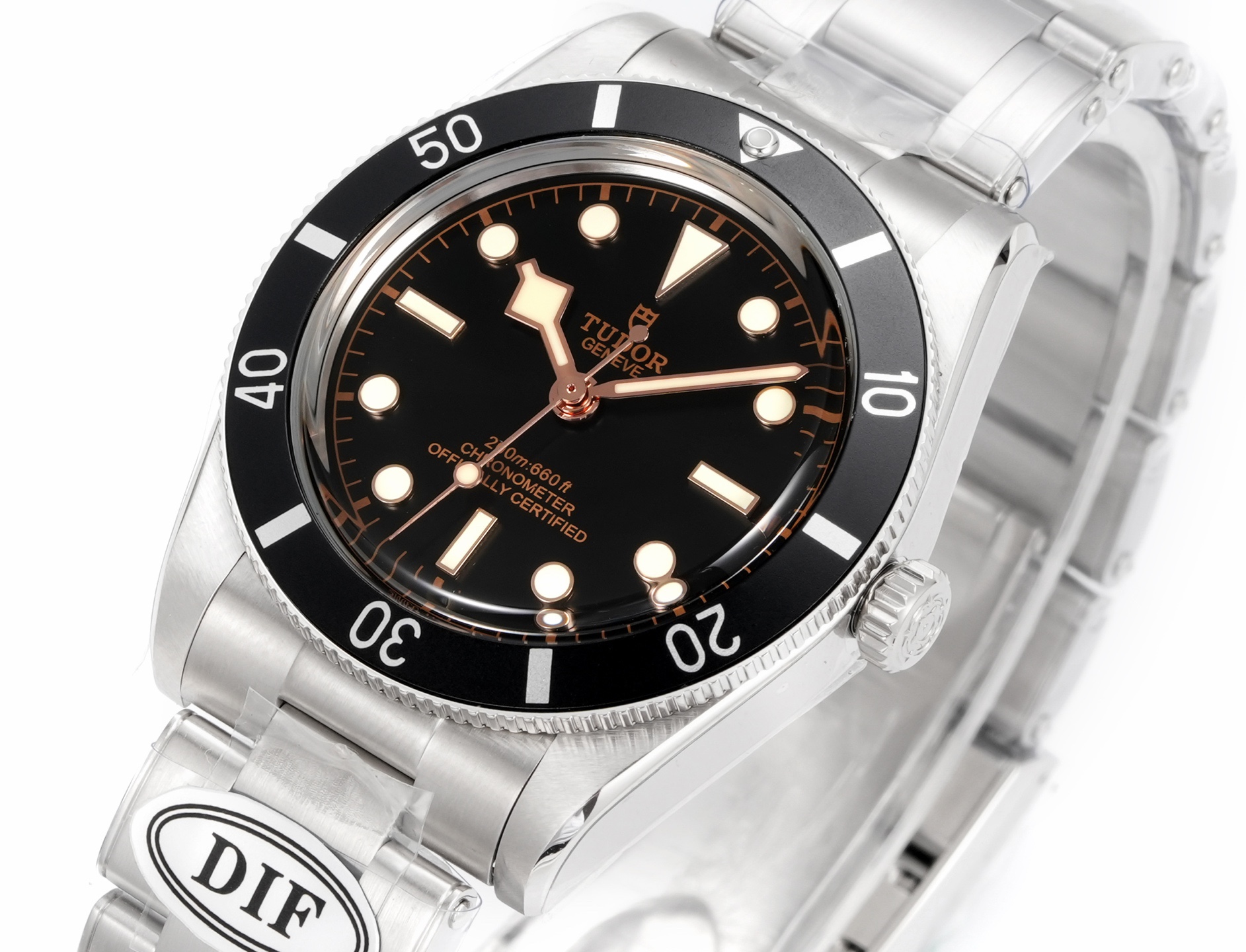 DIF 最強副本 
DIF隆重推出帝舵碧灣54型M79000N腕表，
37mm表殼貼合手腕，佩戴舒適，啞光錶盤簡約大氣，質感細膩，無日曆設計化繁為簡，回歸純粹讀時體驗，以純粹精神和現代表達方式，向1954年問世的品牌首款潛水表-7922型獻上最真誠的敬意！
DIF匠工精神 整表配備導角精磨不拉手 注重細節 質感無敵 搭載丹東定制一檔機芯 日誤差僅3-5秒幾乎0反修 超穩定！
錶帶均為CNC通體成型拉絲工藝錶帶 非小廠組裝片！配備帝舵表“T-fit”表扣 可滑軌微調
超強瑞士夜光刻度 盤面字體油壓立体