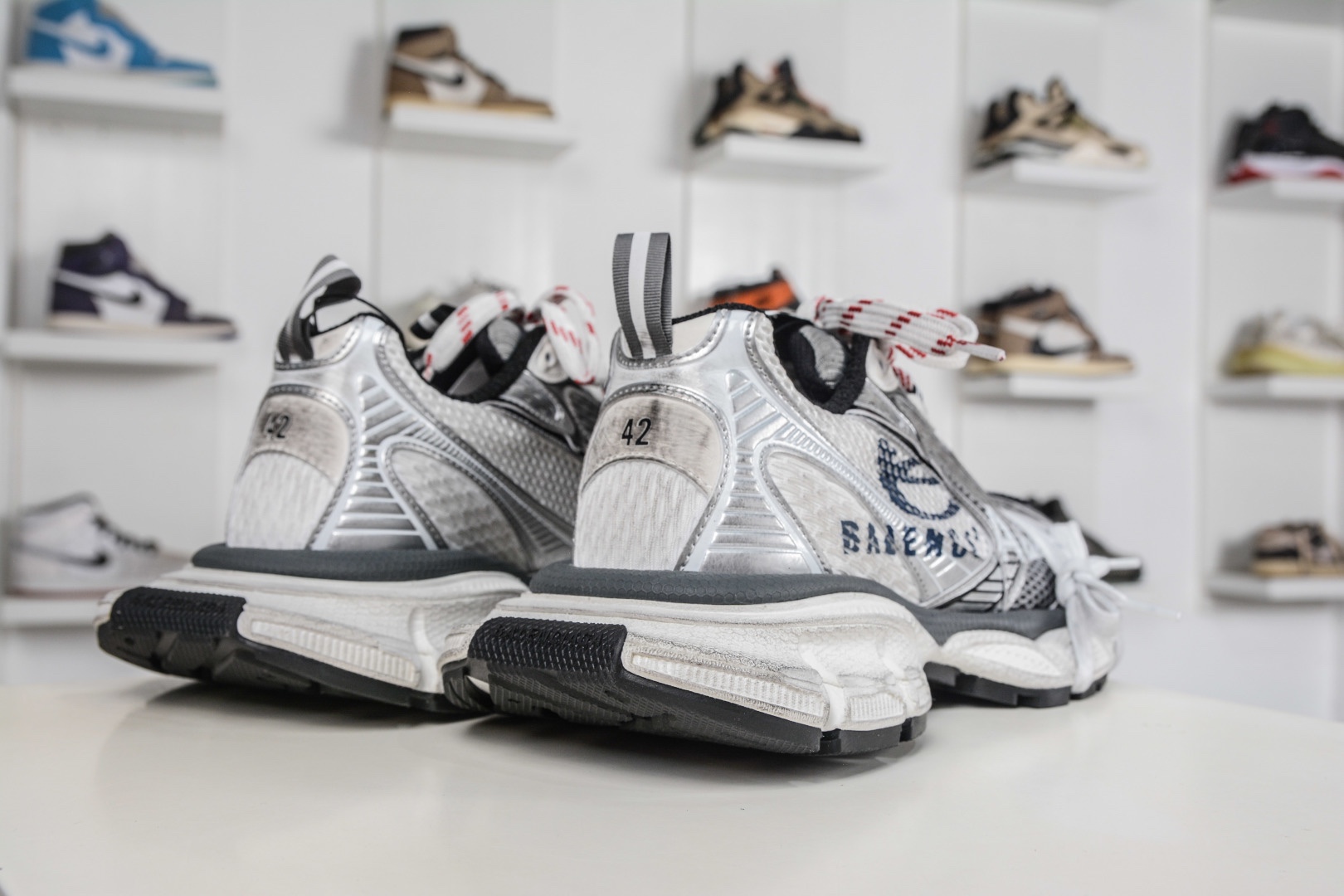 BALENCIAGA 3XL Sneakers 巴黎世家十代 水印logo字母標 3XL巴黎老爹一腳蹬系列復古做舊
貨號：840090 W3XSG 9239
尺碼：35 36 37 38 39 40 41 42 43 44 45 46