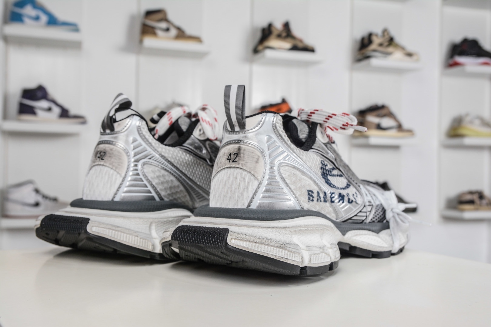 BALENCIAGA 3XL Sneakers 巴黎世家十代 水印logo字母標 3XL巴黎老爹一腳蹬系列復古做舊
貨號：840090 W3XSG 9239
尺碼：35 36 37 38 39 40 41 42 43 44 45 46