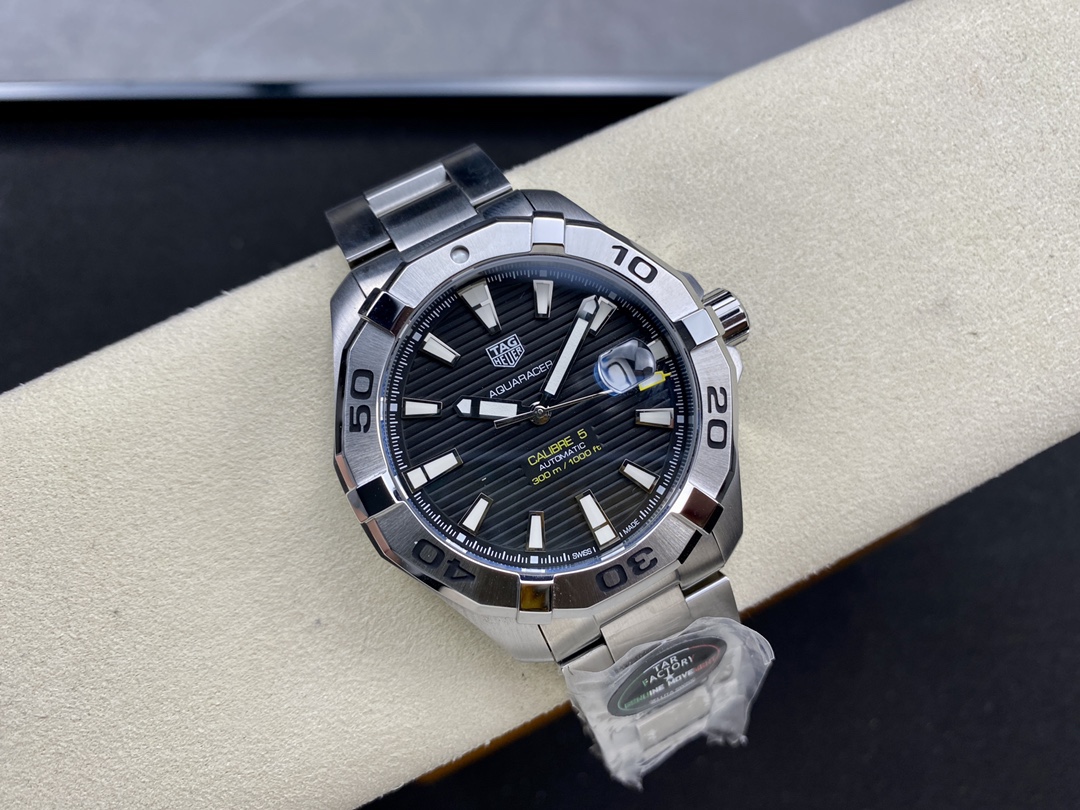 TAR年末巨獻——超級泰格豪雅系列腕表，正裝休閒兩不誤、小眾而不平庸、穩重而不失靈動，通勤的最佳首選腕表。全系均採用原裝數據打造、配件可以和原廠互換，頂級打磨 超強夜光 防水性能高達100米，超原單品質 誠意滿滿 並搭載原裝sw200機芯，歡迎品鑒！