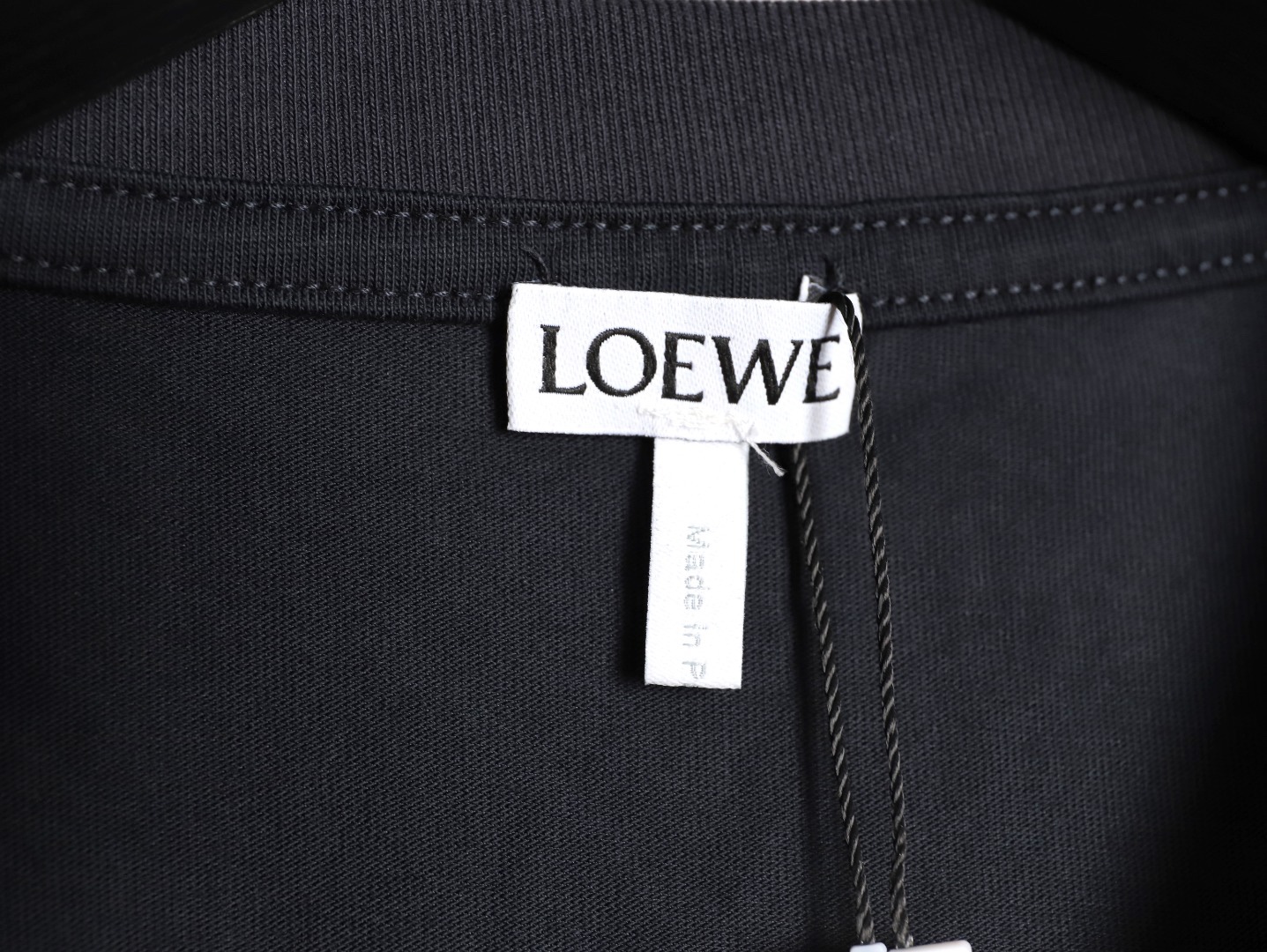 🔝LOEWE X LOUIS WAIN 幾何刺繡短袖T恤
定制緞光精密超柔錦棉，採用進口機刺繡工藝，精度高，線條流暢而細膩，面料都經過澆洗，手感質感更佳，不易變形，不易縮水，不易褪色，寬松版型
B Size： S-XL