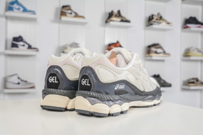 Asics Gel-NYC 亞瑟士運動休閒透氣專業跑鞋 
貨號: 1203A383 111
尺碼：36 37 37.5 38 39.5 40 40.5 41.5 42 42.5 43.5 44 45