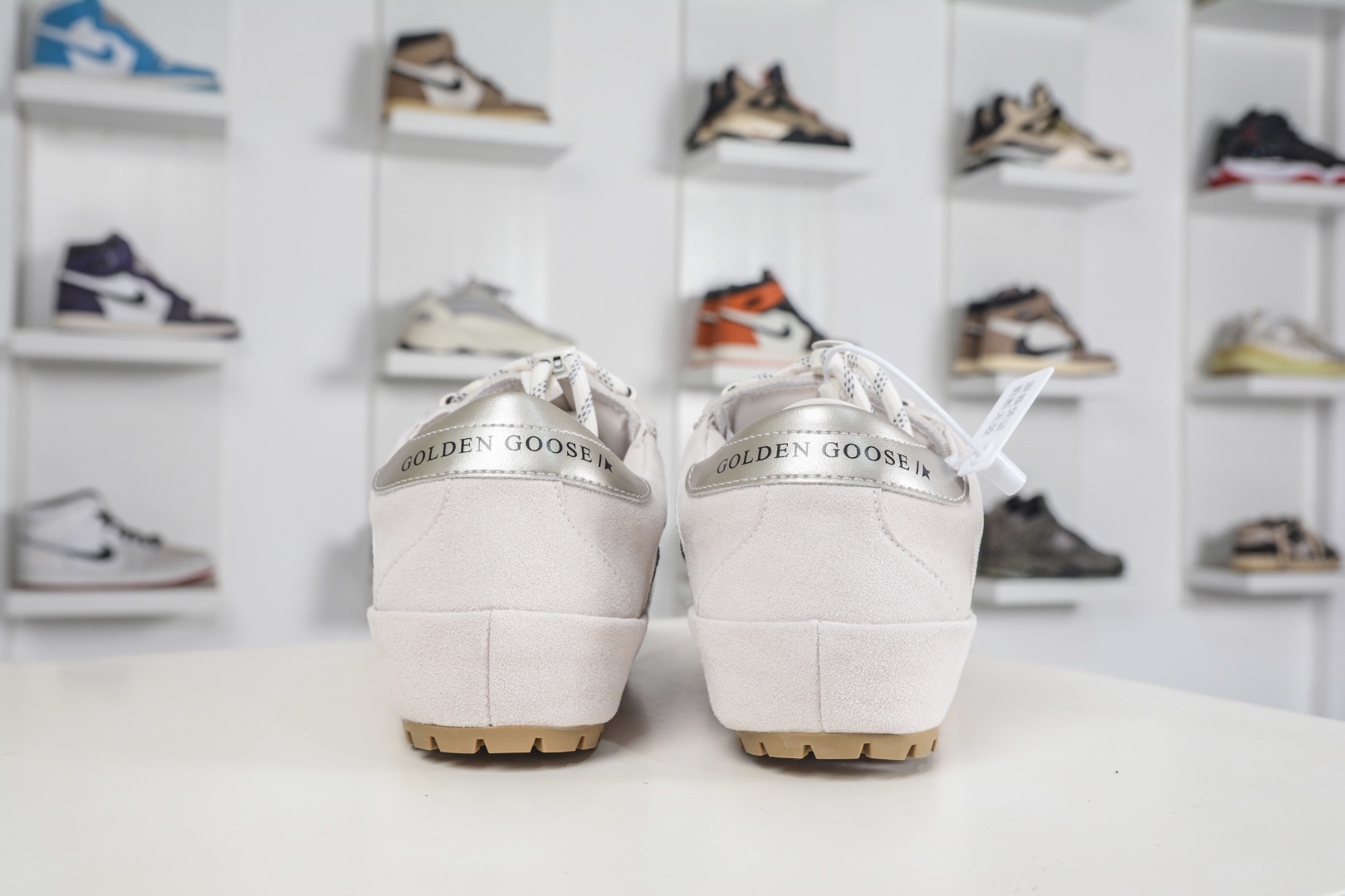 Golden Goose Super-Star 厚底抽繩休閒時尚復古做舊星星板鞋 
Size：35 36 37 38 39 40