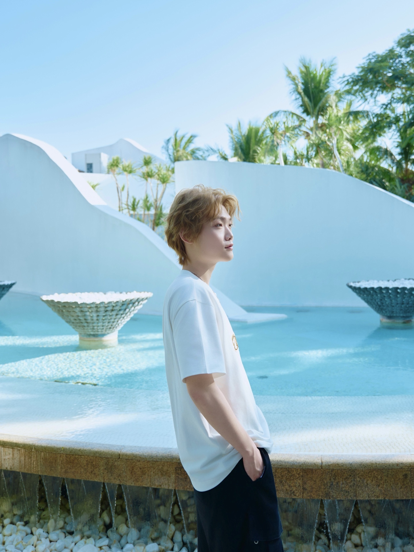 🔝LOUIS VUITTON LV 亮片字母特種刺繡短袖T恤
正品購入，26支雙紗全棉精梳棉220克，1*1索羅娜羅紋280克，特種刺繡，面料酵洗，定制亮片、章仔、商標，合身版型
B Size：S-XL