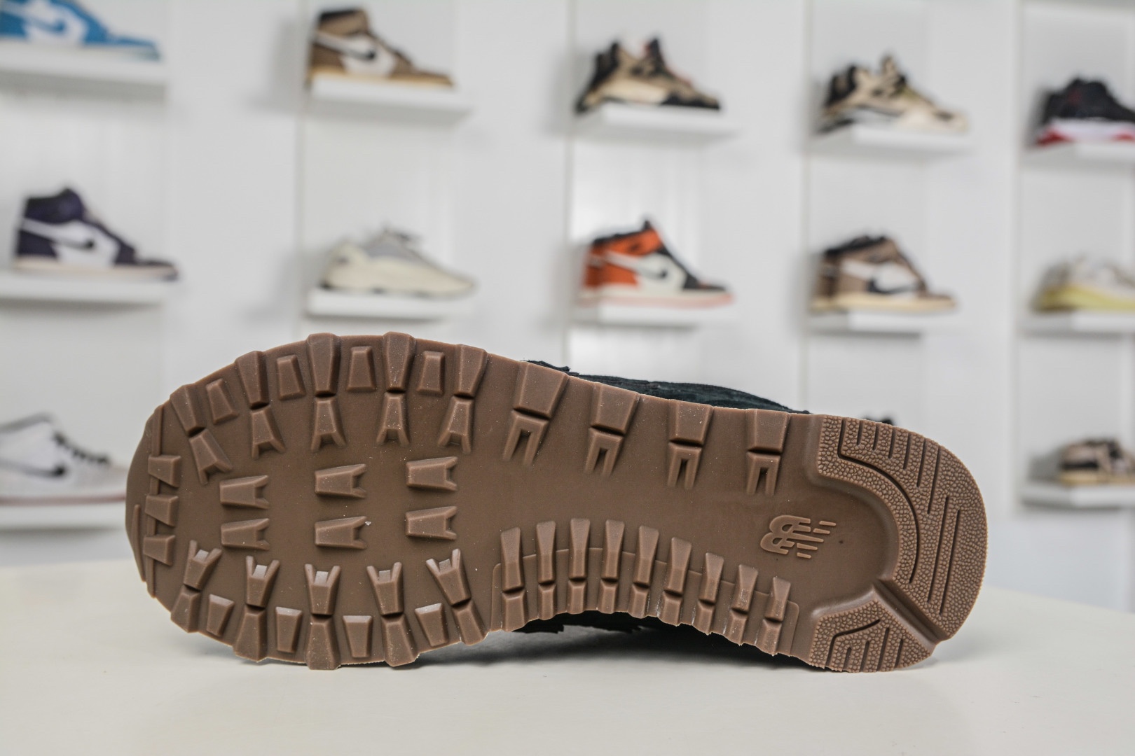 New Balance NB574 低幫復古休閒慢跑鞋 
貨號：U5748HM
Size：36-45