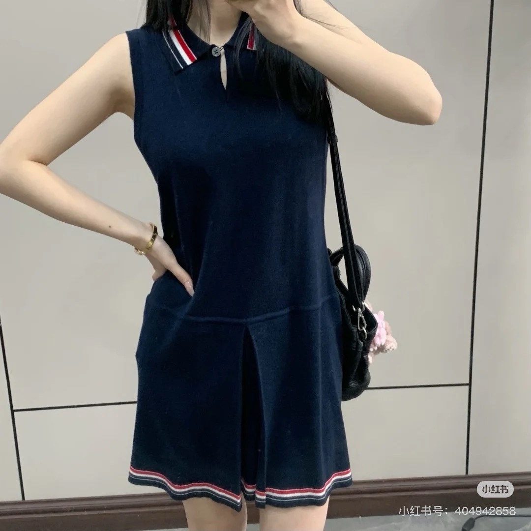 🔝THOM BROWNE TB 彩條翻領羊毛針織連衣裙
原版定制面料 輔料 
尺碼：1 2 3