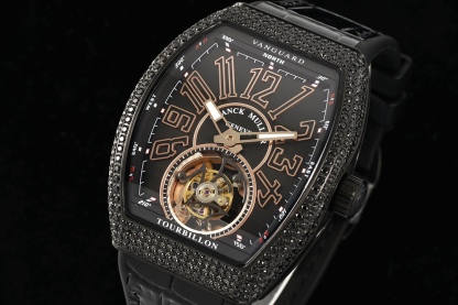 RMS最新款 頂級復刻 法蘭克穆勒V45 Vanguard陀飛輪系列 歷時多年研發機芯 
1 1:1 超級復刻原裝複雜法穆蘭陀飛輪機芯 細節完美到位 打造正品機芯獨具的雙發條盒 超薄工藝 
2超長72小時動力儲存 告別每天手動上鏈 高端玩家的定制款 把頭上鏈30個半圈 發條盒為滿 不需要過度上鏈 
3 千錘百鍊 316L精鋼表殼 超薄表殼 與原裝一致厚度 彎曲弧度 更加貼合手腕 佩戴舒適 
4 純正進口意大利小牛皮 貼合手感品質一流的進口氟橡膠錶帶 與正版全完通用互換
5瑞士工程師 原版機芯拆解 一比一甲