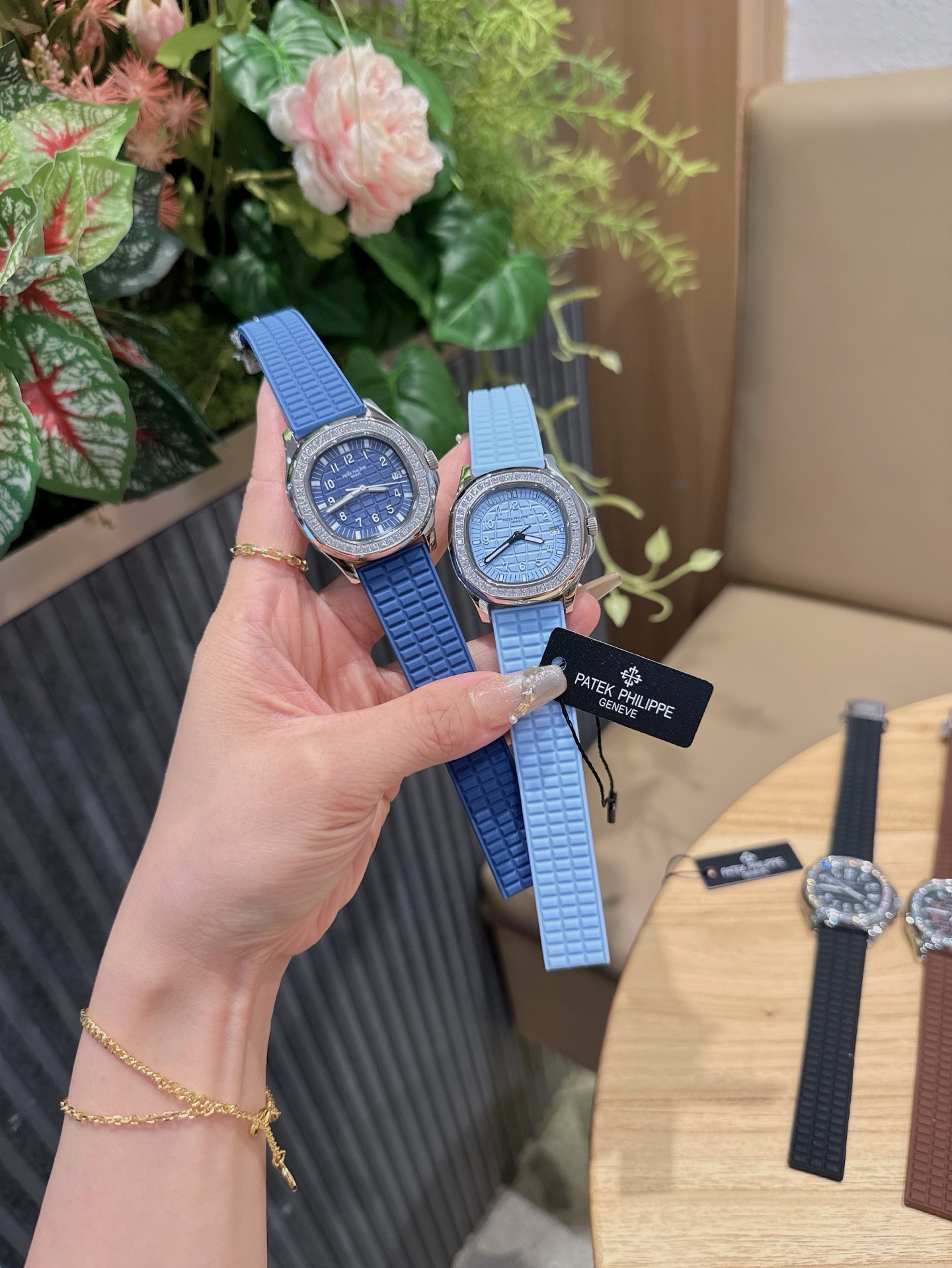 
百达翡麗  5067A 手雷 石英女表 PATEK PHILIPPE--5067A全系列石英腕表，帶來全網最佳的復刻產品和極致體驗，確保還原正品般的舒適感，尺寸35.6X7.7mm 圓潤的八角形表殼與原裝一致，走時穩定，續航持久，性價比超高。