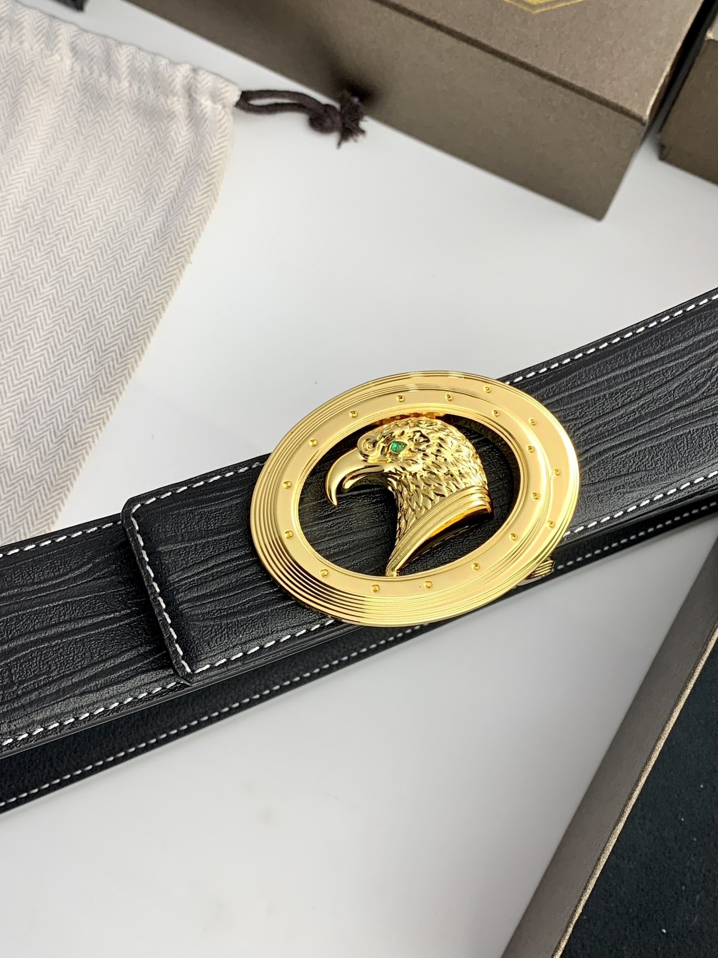 【史蒂芬】原版樹皮紋牛皮腰帶，搭配新款不鏽鋼鷹頭扣，寬度3.8cm，雙面可用，長度不可調節，尺碼（85-110）具有獨特吸引力！