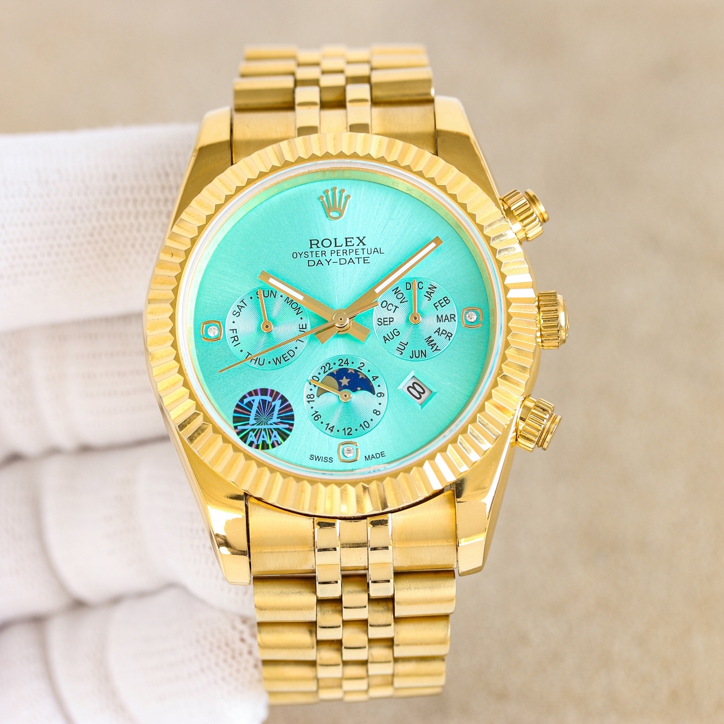 年度新款強力推薦
🔥經典日誌系列-多功能腕表🔥
防表屆最高版本⌚️勞力士⌚️ 複雜系列六針男表[愛心]爆款[愛心] 多功能腕表。
1⃣️搭載原裝進口9100星期月份月相動能功能機芯機械表！
2⃣️錶盤上採用經典獨家高級奢華稜紋 突顯出這款腕表的華貴氣質[呲牙]
3⃣️錶帶採用進口316鋼帶腕表！
4⃣️表鏡採用雙卜藍寶石鏡面！
5⃣️透視底蓋！
6⃣️直徑41毫米，厚度10毫米！
腕表功能匯集星期/月份/日期/月亮/太陽等功能於一身，最佳男士商務腕表真正的標配！為高端腕表的代表之作！
榮譽出品 尊