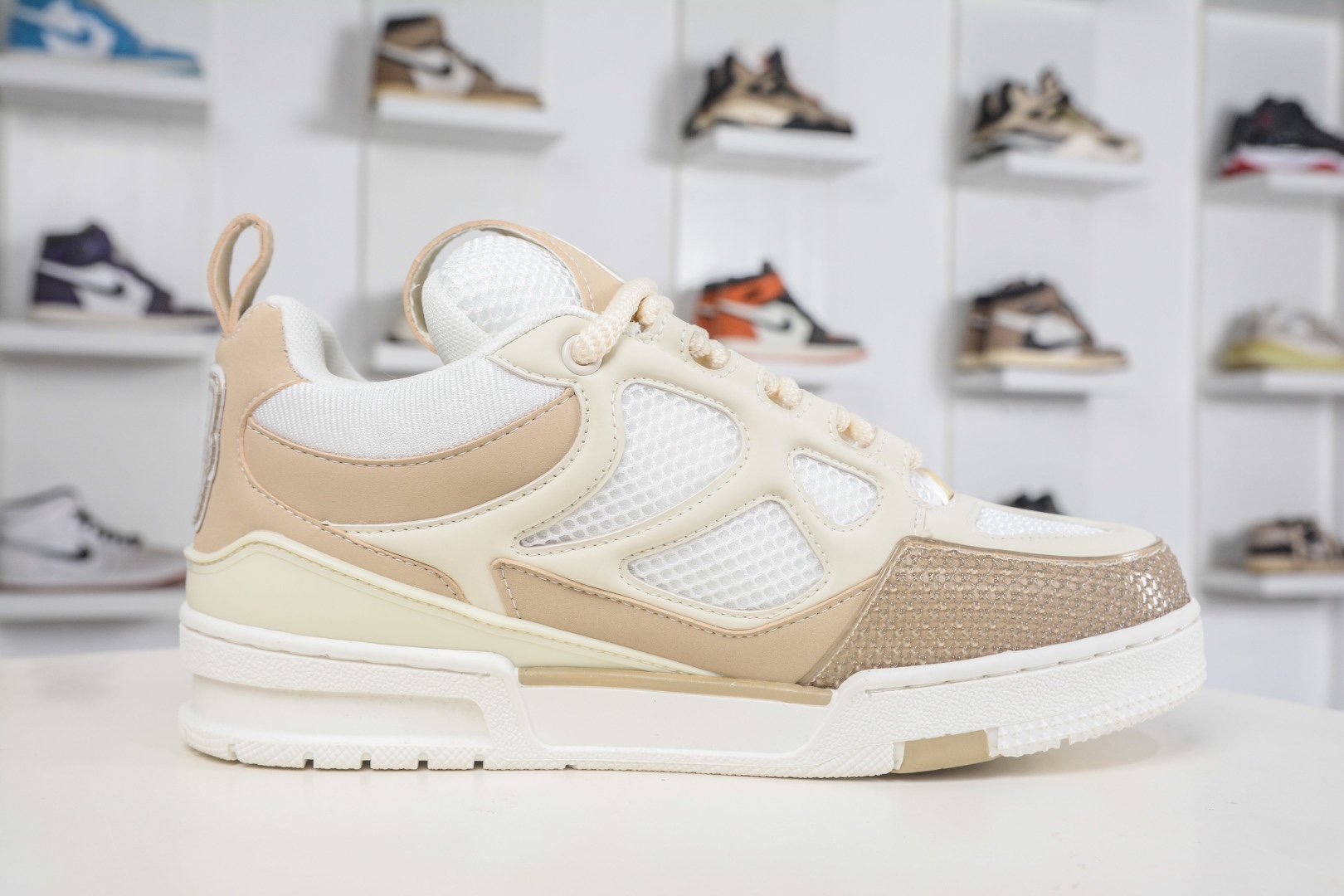 Louis Vuitton Trainer Skate lv時裝走秀運動鞋  
尺碼：36 37 38 39 40 41 42 43 44 45