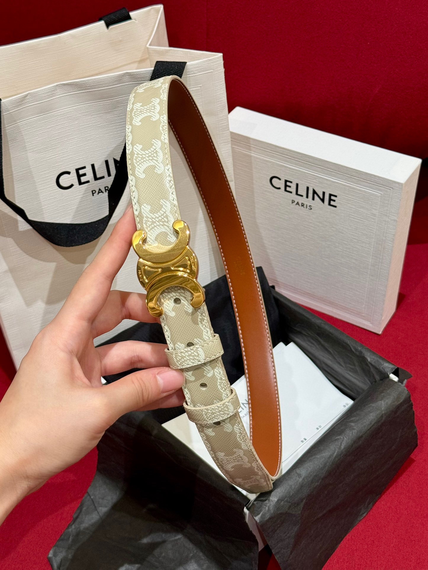 賽琳新款女士凱旋門腰帶
TRIOMPHE 雙面頂級小牛皮腰帶
百搭時尚潮流，寬度2.5cm