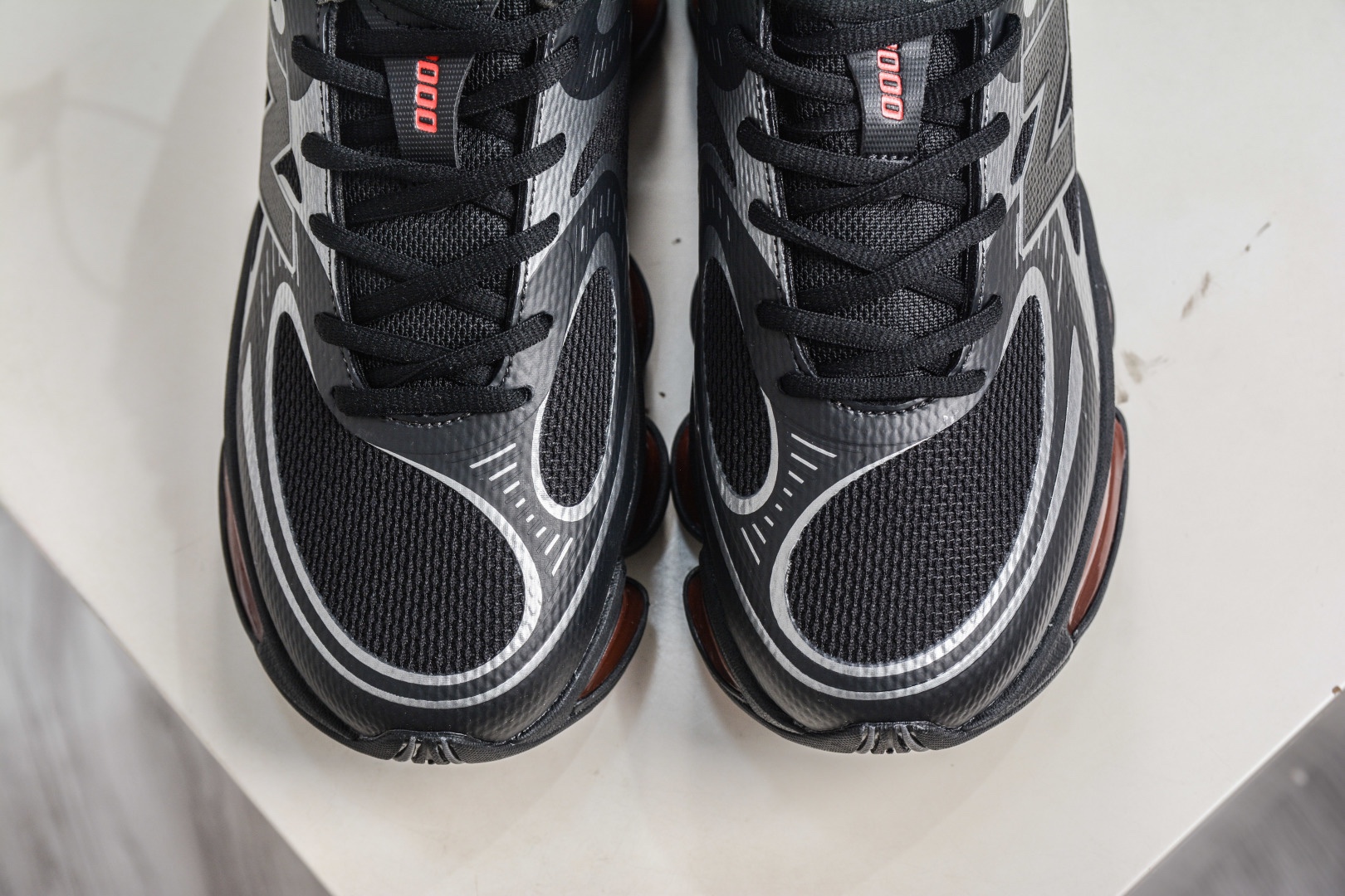 New Balance NB2000 舒適百搭防滑耐磨低幫 休閒跑步鞋 
貨號：U200028K
Size：36-46.5