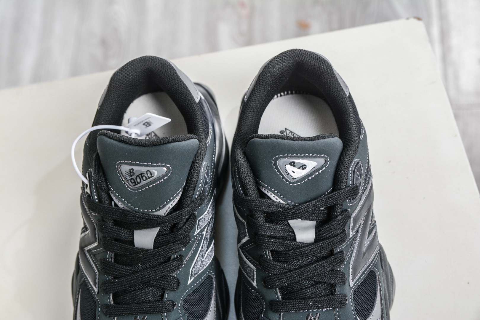 新百倫New Balance NB9060 黑灰 U906079E 
Size：36 37 37.5 38 38.5 39 40 40.5 41 42 42.5 43 44 45 45.5 46.5