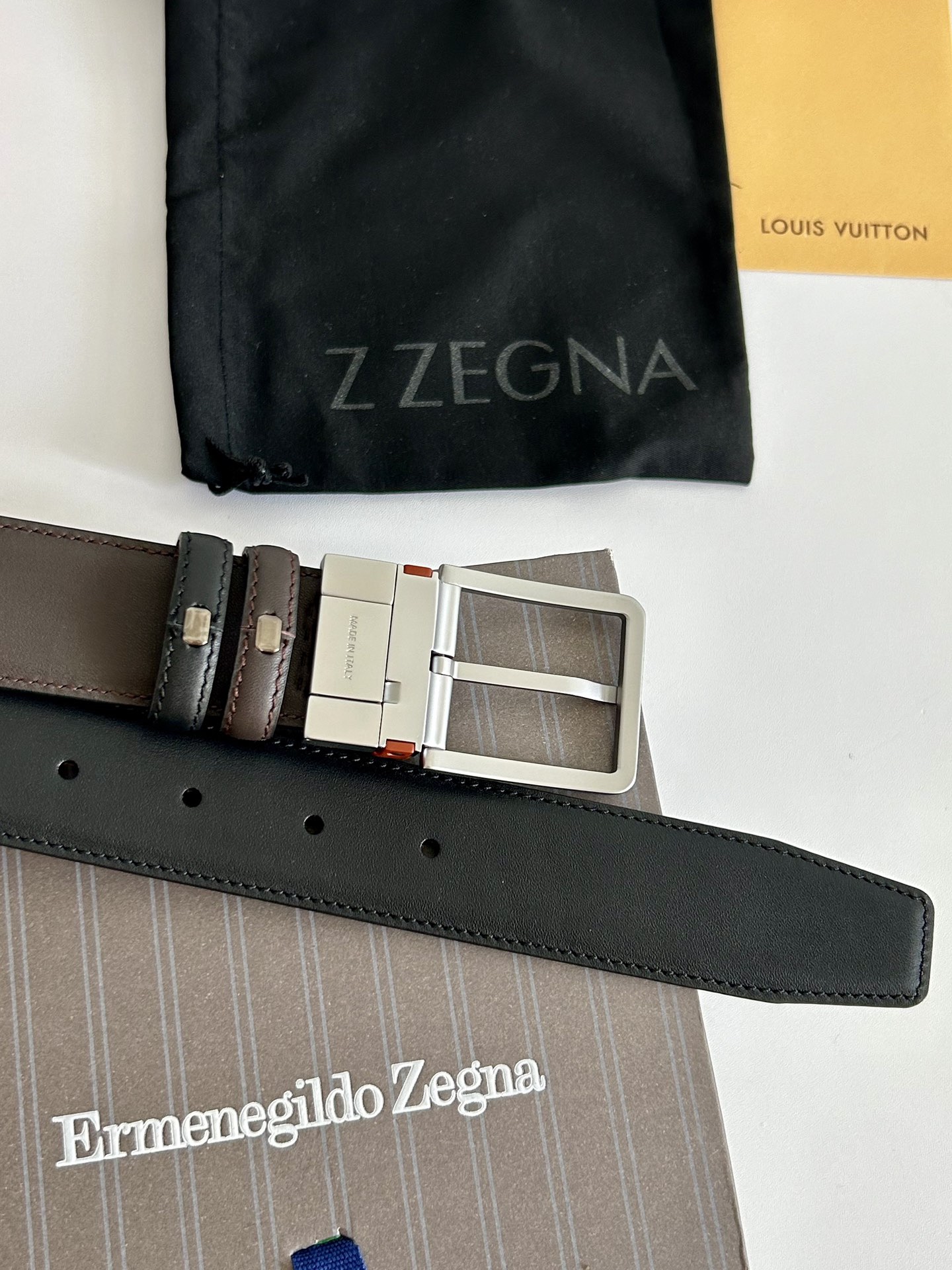 傑尼亞【Zegna】何謂當代男士 活動造型 系列，新款純銅旋轉針扣，雙面可用 隨心搭配，寬3.5cm，男士風尚的全新概念.