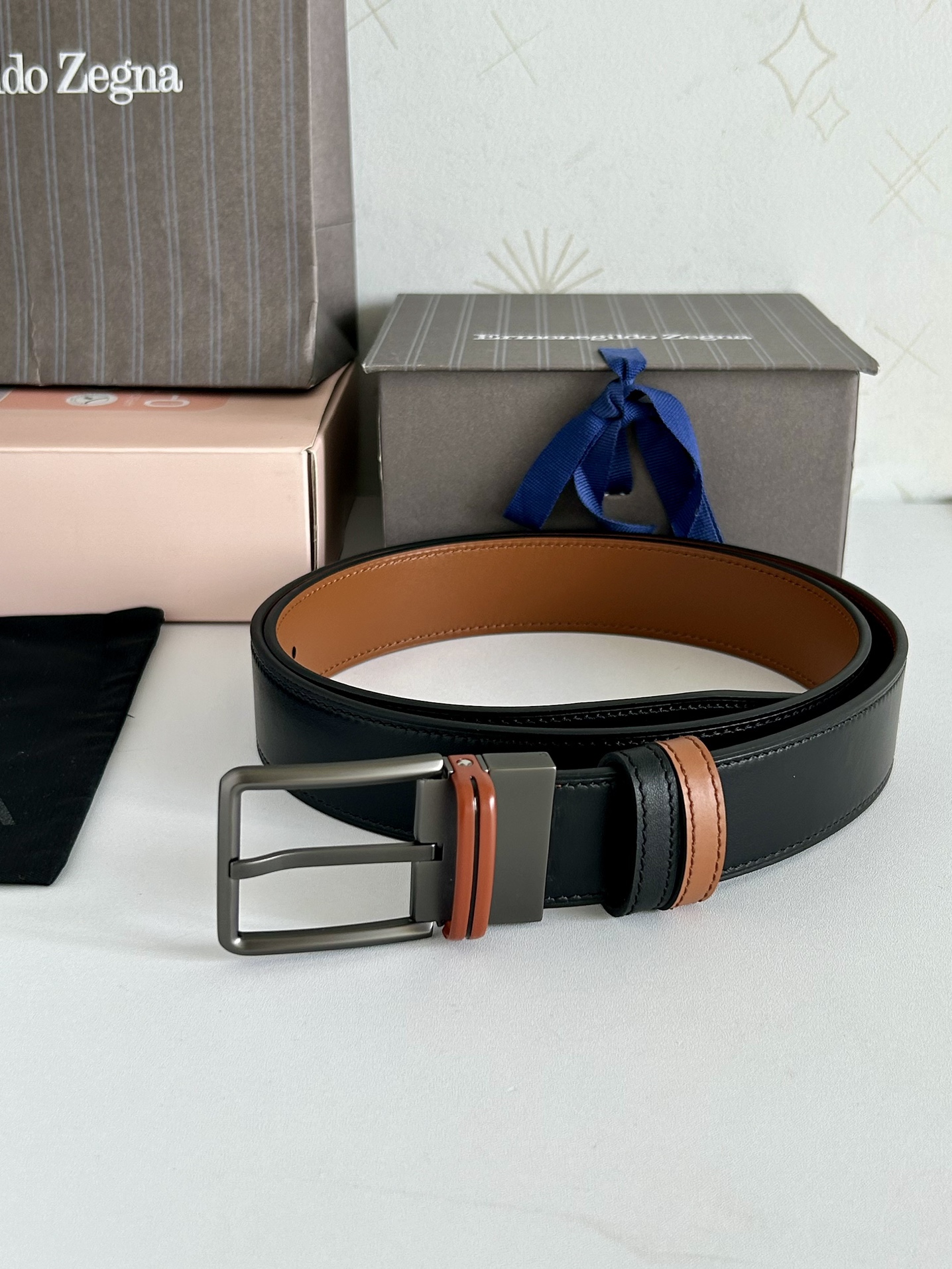 傑尼亞【Zegna】何謂當代男士 活動造型 系列，新款純銅旋轉針扣，雙面可用 隨心搭配，寬3.5cm，男士風尚的全新概念.