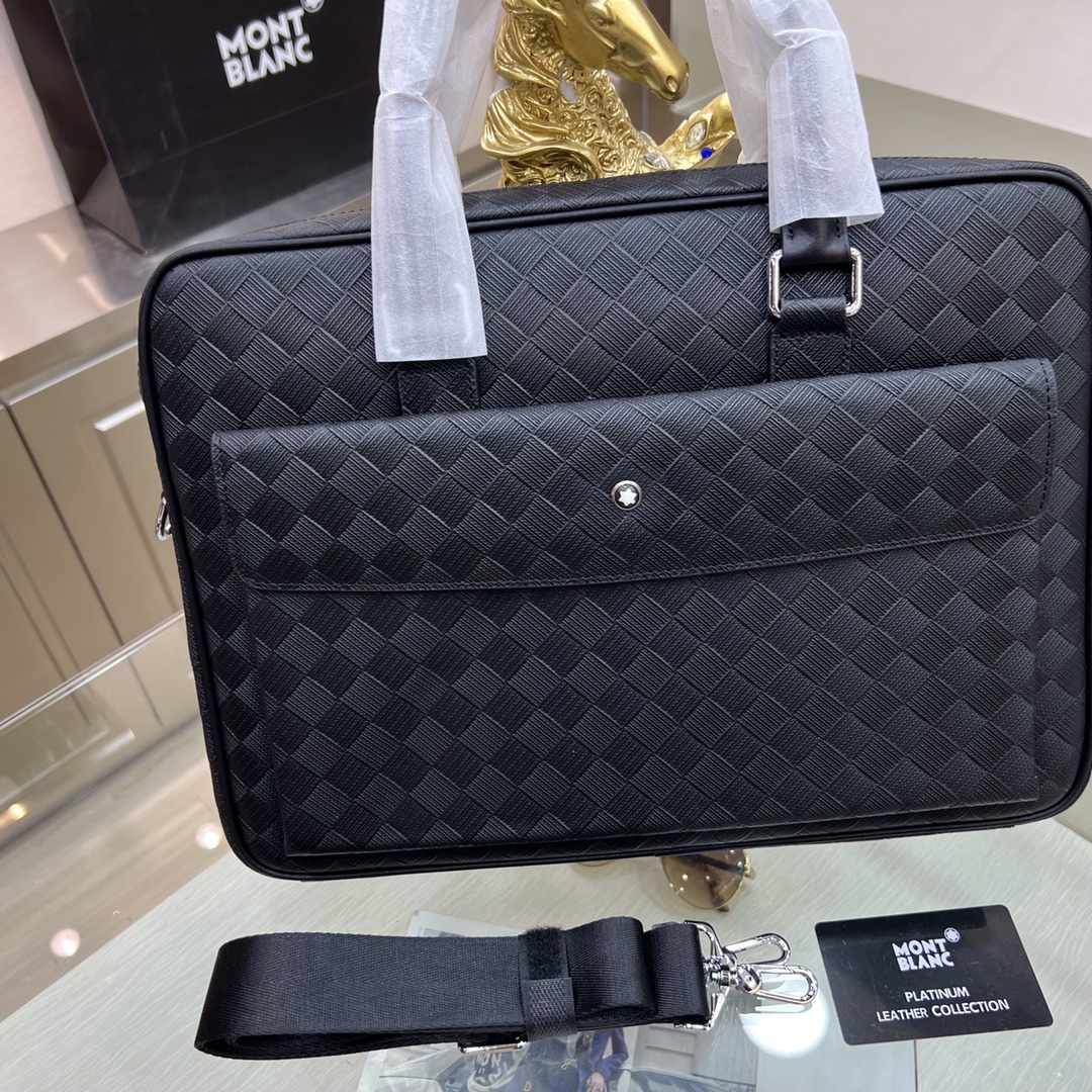 新品 ：Montblanc lnternational（萬寶龍）🔥最新款公文包，不但包型做得好，而且品質也非常精細，採用進口牛皮，半定型設計，款式簡單大方[色][勾引][勾引]
型號 : 231116-1
尺寸 : 38-28-7