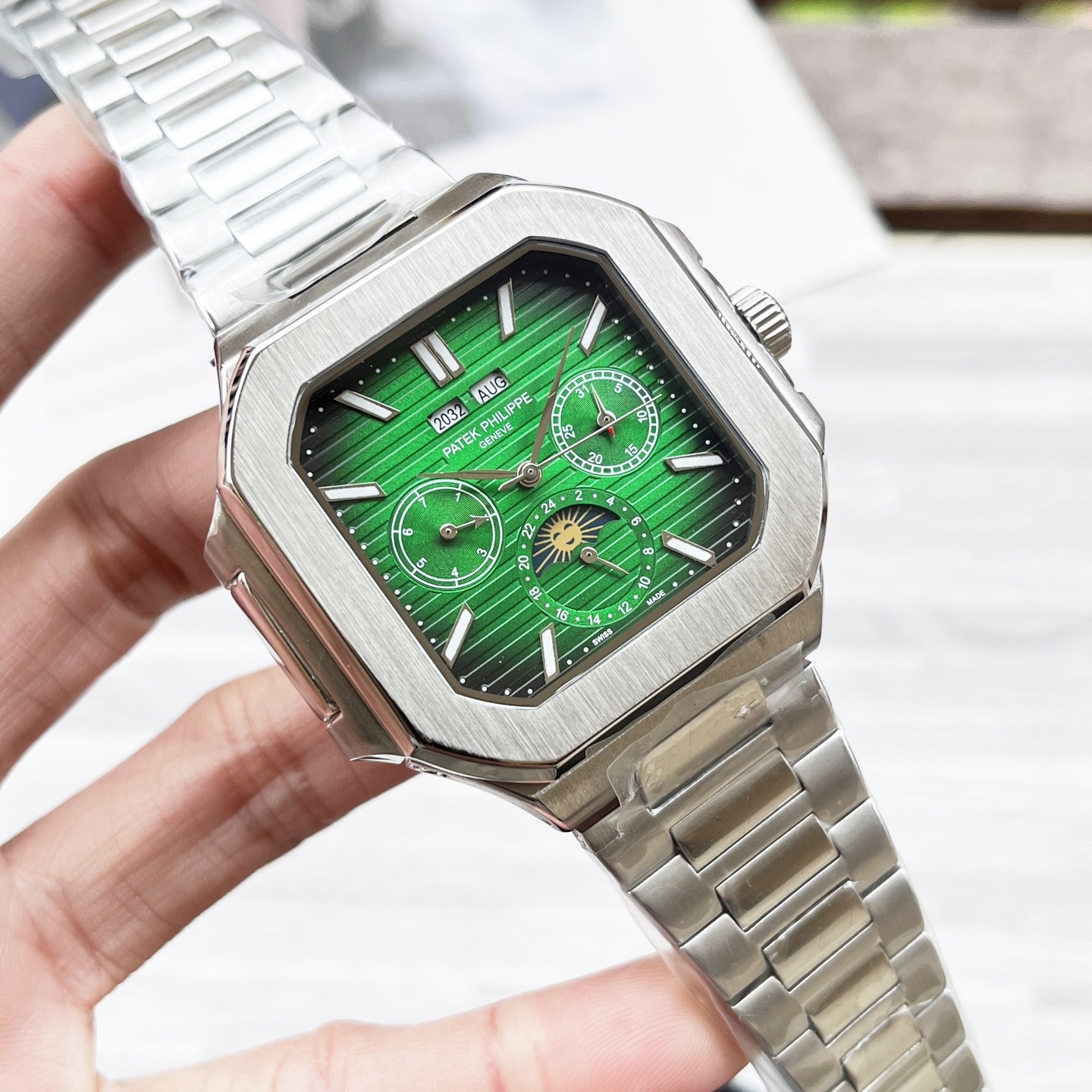 
八角殼系列 精緻百搭🎈🎈
【最新】：百達翡麗 🔥最新設計🔥大飛輪精品🎈🎈
【類型】：精品男士腕表
【錶帶】：真牛皮錶帶
【機芯】：高端全自動機械機芯
【鏡面】：礦物質強化玻璃（更高清）
品味高雅 浩瀚大氣 匠心獨運 腕間瑰寶
尺寸：直徑42mm厚12mm熱賣上市！歡迎轉載！