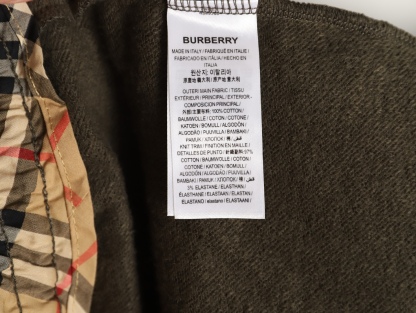 Burberry/巴寶莉 24Fw  TB格紋貼布立體刺繡棉質針織長褲  
面料採用400克洗水純棉毛圈棉質面料，訂染顏色後整蝕毛處理，對照原版做絲滑超柔處理，
布面肌理股線清晰明顯，垂感一級棒，做工精緻都到達外貿出口標準，
刺繡工藝採用百靈達刺繡機器，使刺繡顏色更加飽滿，繡花更加立體，
透氣舒適度高，細節無可挑剔，手感細膩柔軟！上身版型超贊！
顏色：黑色  軍綠
M1 size：S-XL
