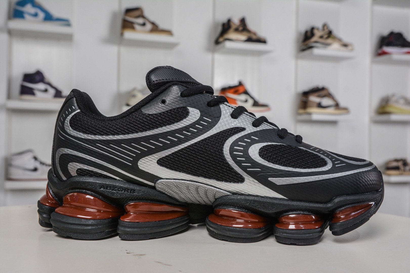 New Balance NB2000 舒適百搭防滑耐磨低幫 休閒跑步鞋 
貨號：U200028K
Size：36-46.5