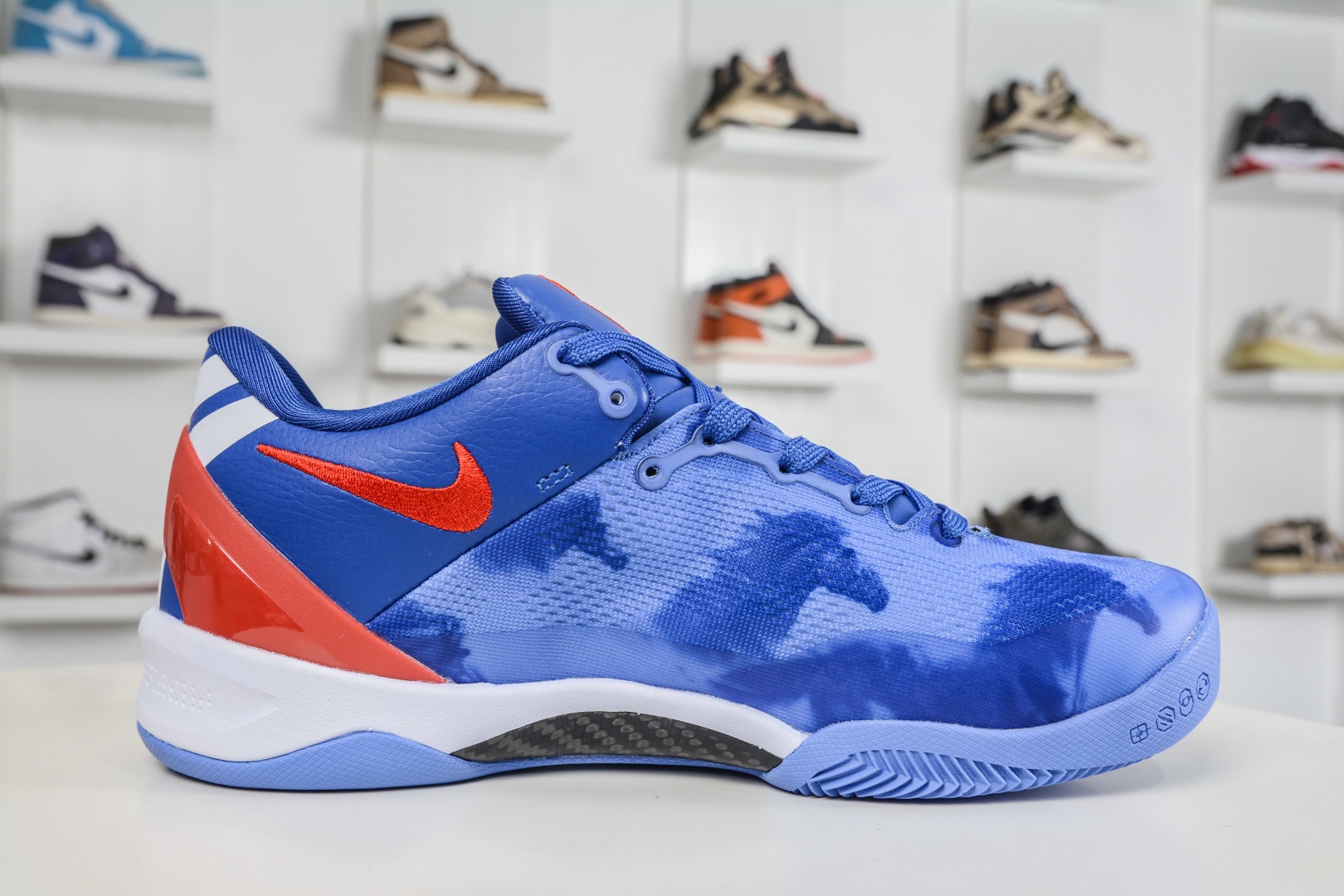 Nike Zoom Kobe VIII 馬年限定 CNY新年款 低幫復刻實戰運動低幫文化籃球鞋 內置元年緩震氣墊 
貨號: HF2793 008
Size：38 38.5 39 40 40.5 41 42 42.5 43 44 44.5 45 46