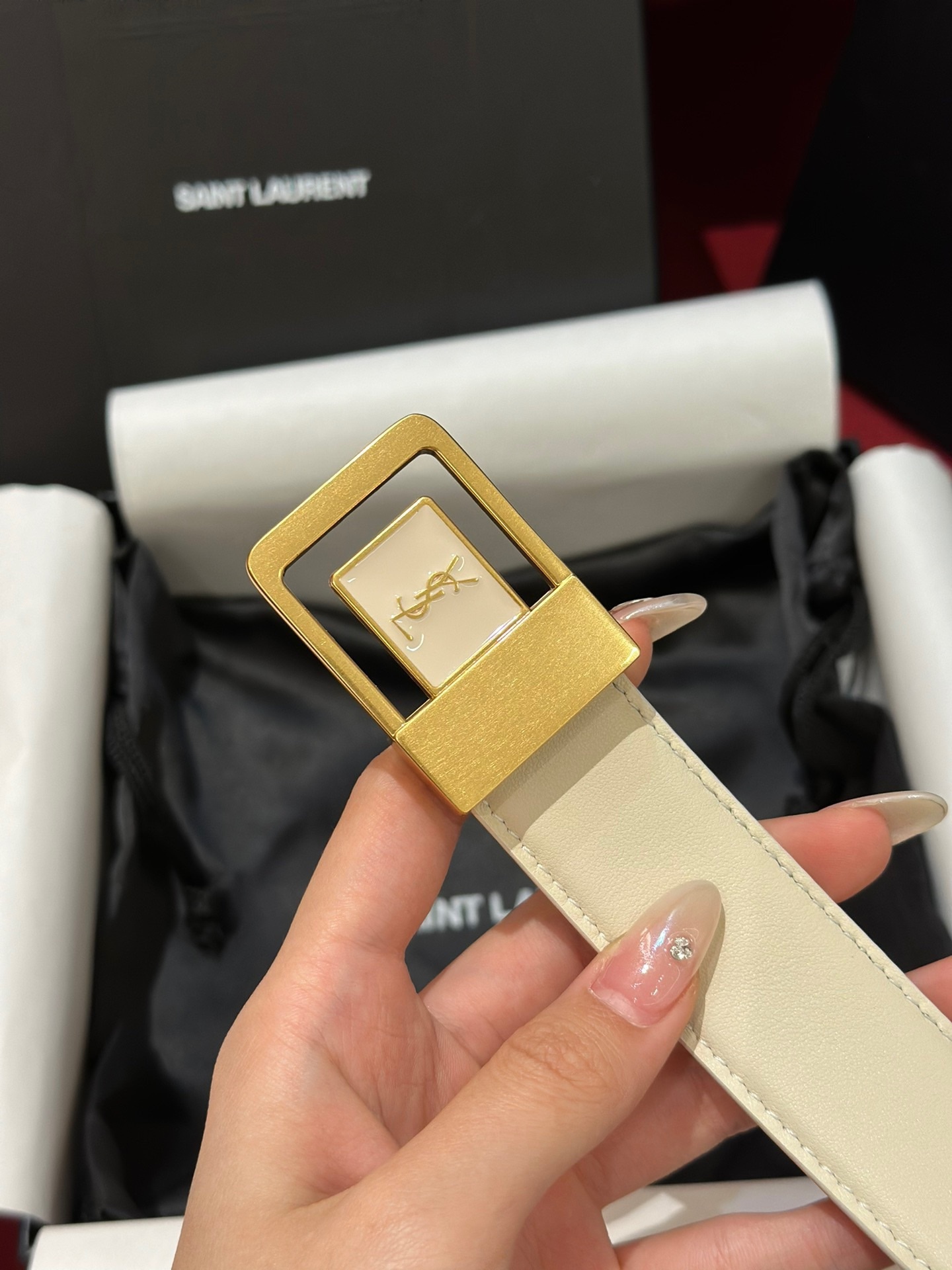 新款YSL，女士腰帶，採用意大利雙面頂級牛皮材質，搭配頂級黃銅扣。寬3.0cm