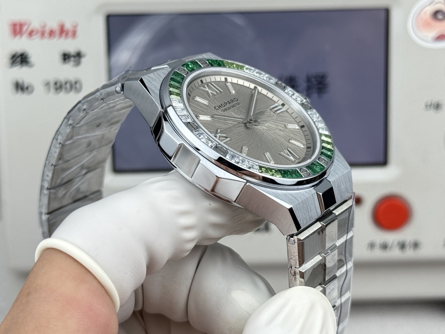 GH—Factory 獨家力作👍
蕭邦AlpineEagle雪山傲翼系列
🌈彩T鑽🌟變色龍🦎滿天星✨限量款及隱藏款首推
如炬目光，比擬暗夜星芒⛰️於山川湖海間🌊洞見紳士願景與磅礡未來👔
尺寸：原裝一致41mmX9.7mm
機芯：9015改Chopard 01.01-c
錶鏈：獨家原版開模金磚型鏈節一體式錶鏈
岩石紋錶盤，鍍銠羅馬數字，時針及分針時標均覆以Super-LumiNova® X1級螢光塗層
致獻當代“雄鷹”，志存高遠之人在日常生活中超邁群倫，其視野啓迪人心、昇華情志。憑借遠見和決心，