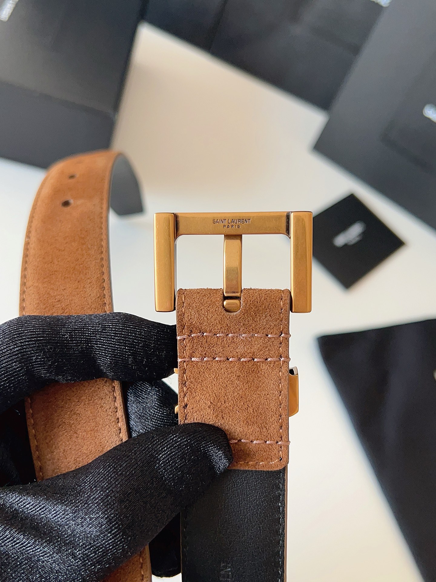 
ysl聖羅蘭2026女士新款腰帶，冬季爆款絨面原版皮，方形搭扣配以ysl標識腰帶環，女士冬季必備款，寬度3.0cm