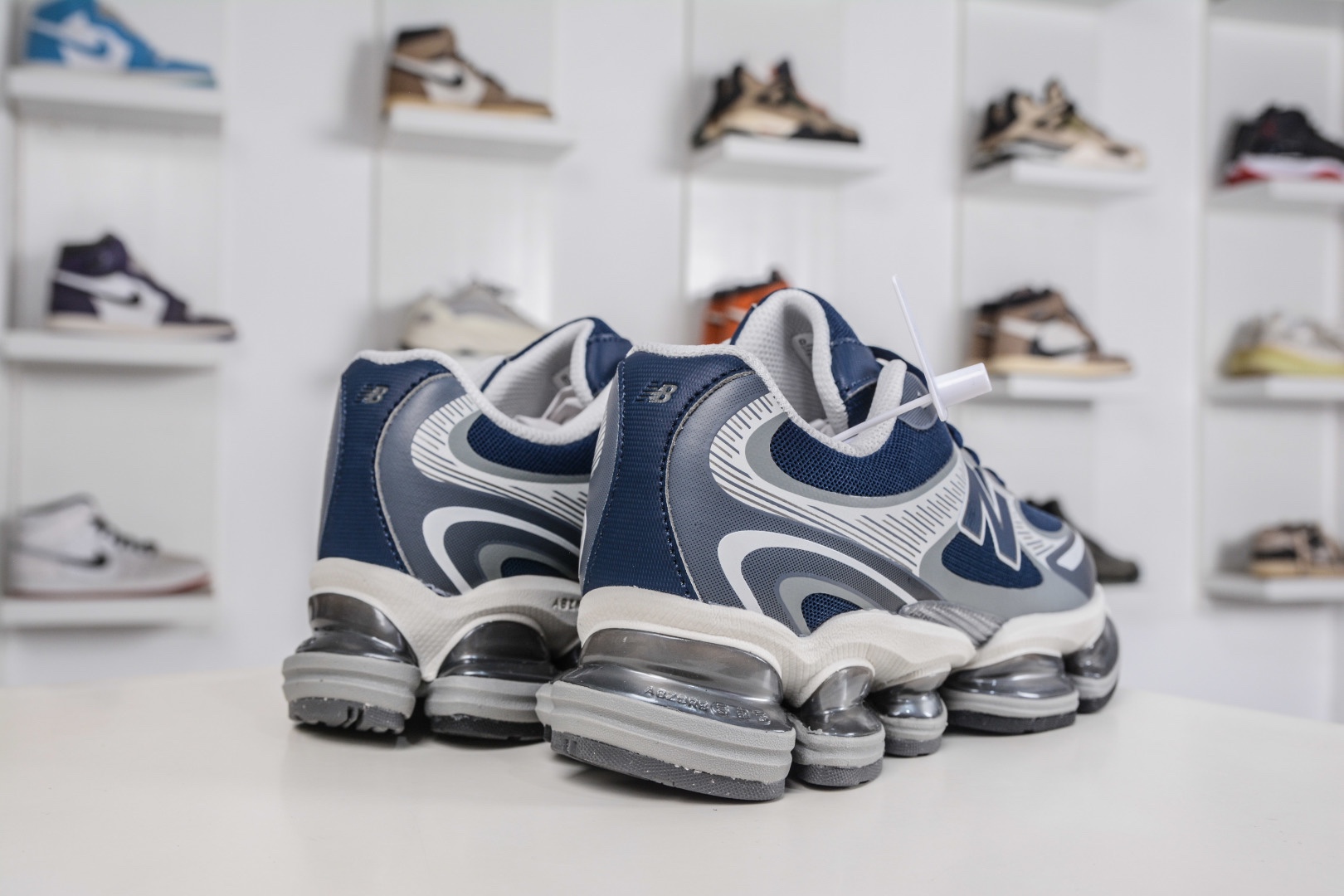 New Balance NB2000 舒適百搭防滑耐磨低幫 休閒跑步鞋
貨號：U20001PB
Size：36-46.5