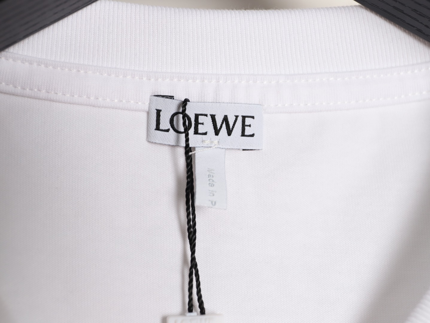 🔝LOEWE X LOUIS WAIN 羅意威 貓咪刺繡短袖T恤
定制緞光精密超柔錦棉，採用進口機刺繡工藝，精度高，線條流暢而細膩，面料都經過澆洗，手感質感更佳，不易變形，不易縮水，不易褪色，寬松版型
B Size：S-XL