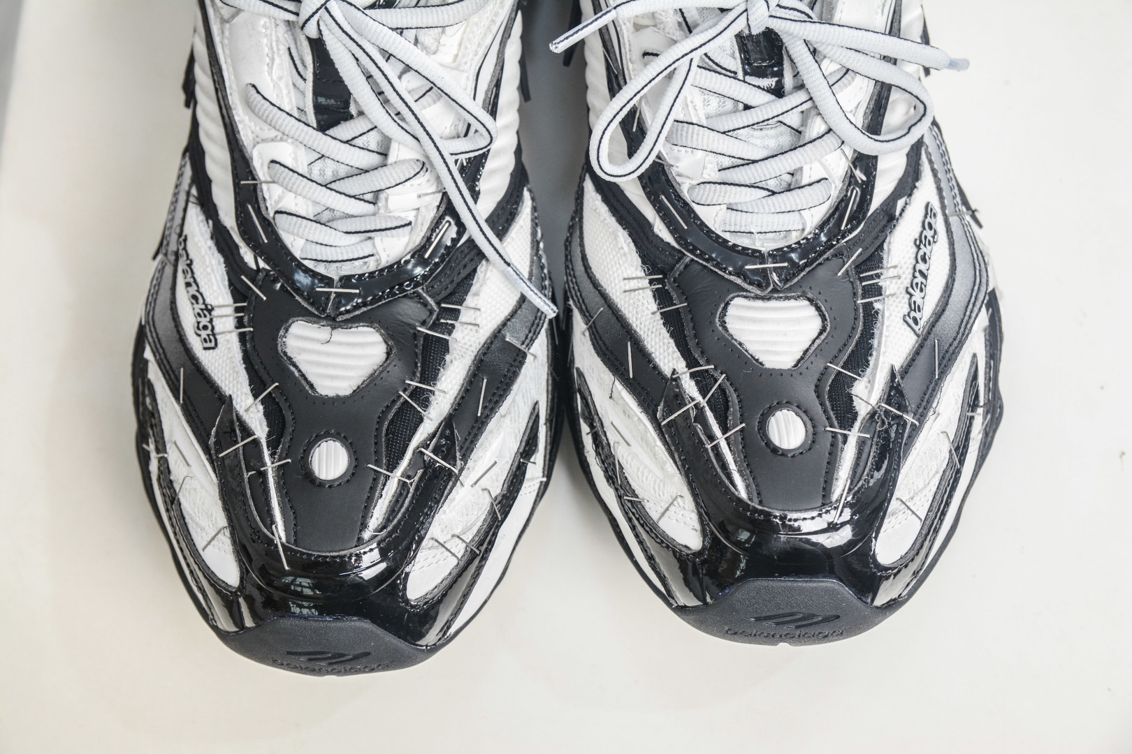 Balenciaga 巴黎世家 訂書釘 23代 Soleless 圓頭系帶 低幫 黑白色
貨號：841506 WOYX0 1910
尺碼： 39 40 41 42 43 44