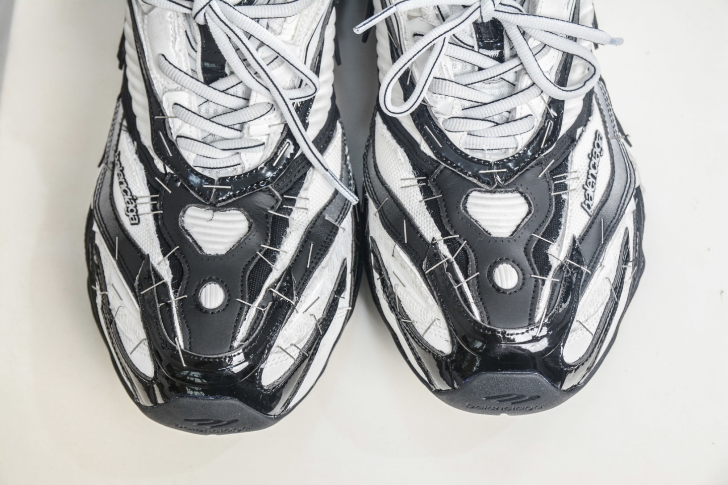 Balenciaga 巴黎世家 訂書釘 23代 Soleless 圓頭系帶 低幫 黑白色
貨號：841506 WOYX0 1910
尺碼： 39 40 41 42 43 44
