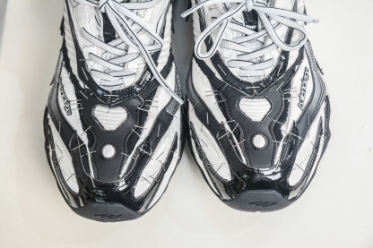 Balenciaga 巴黎世家 訂書釘 23代 Soleless 圓頭系帶 低幫 黑白色
貨號：841506 WOYX0 1910
尺碼： 39 40 41 42 43 44