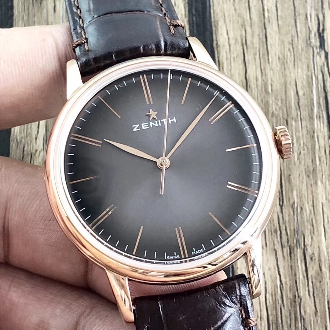 【真力時】菁英系列：一切來得剛剛好！
  機芯：進口9015改制ELITE6150型號-剛剛好
  表殼：原版開模42MM/316L精鋼-剛剛好
  玻璃：弧形雙面防眩處理藍寶石-剛剛好
  字面：字釘鐫刻/鍍銠太陽紋/琢面指針-剛剛好
  皮帶：精選意大利牛皮+膠質底皮-剛剛好
  表扣：原版制動折疊扣-剛剛好
原版開模超級復刻，歷盡兩年時間突破各種工藝難關，到達一切剛剛好的效果！