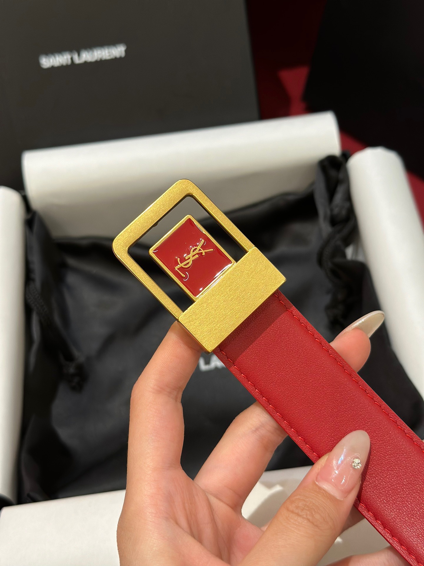 新款YSL，女士腰帶，採用意大利雙面頂級牛皮材質，搭配頂級黃銅扣。寬3.0cm