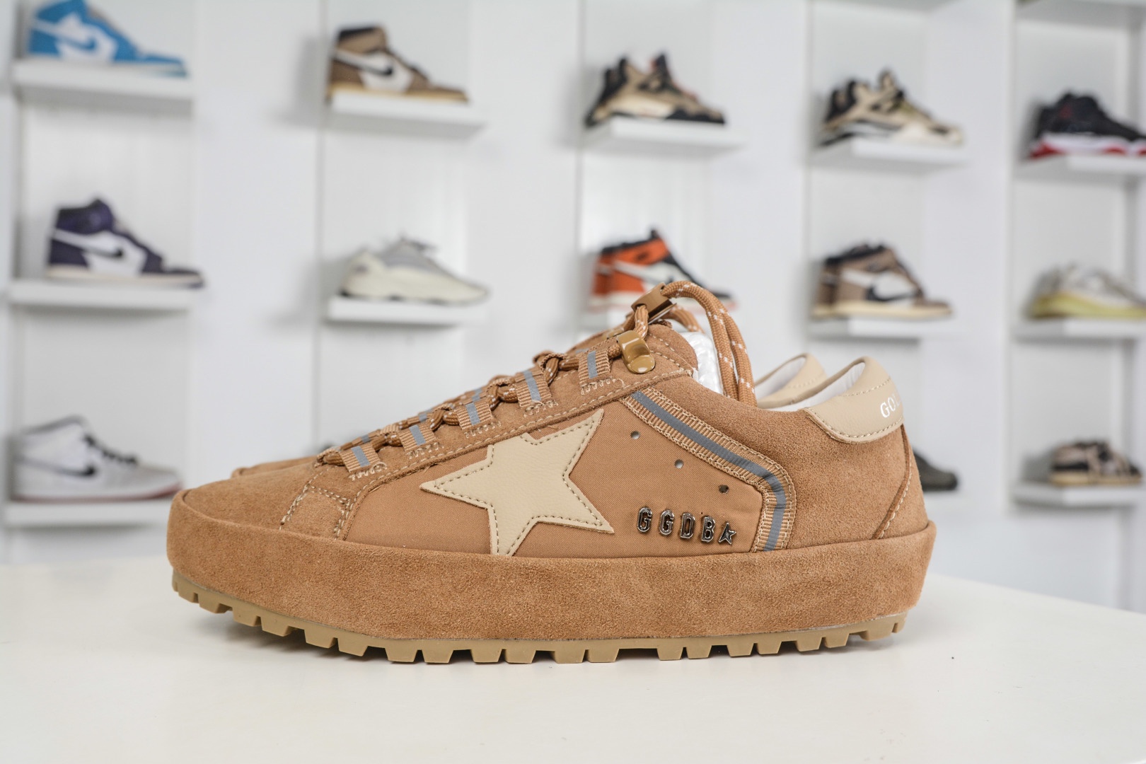 Golden Goose Super-Star 厚底抽繩休閒時尚復古做舊星星板鞋 
Size：35 36 37 38 39 40