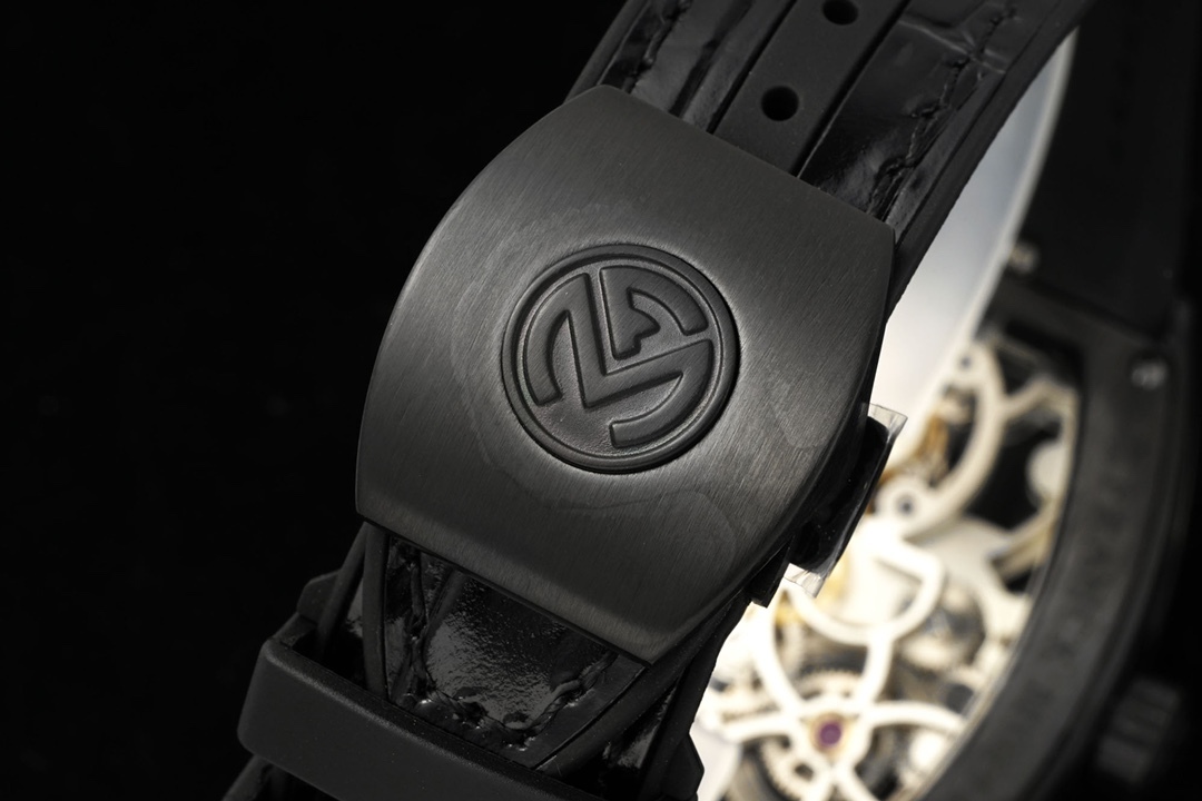 RMS最新款 頂級復刻 法蘭克穆勒V45 Vanguard陀飛輪系列 歷時多年研發機芯 
1 1:1 超級復刻原裝複雜法穆蘭陀飛輪機芯 細節完美到位 打造正品機芯獨具的雙發條盒 超薄工藝 
2超長72小時動力儲存 告別每天手動上鏈 高端玩家的定制款 把頭上鏈30個半圈 發條盒為滿 不需要過度上鏈 
3 千錘百鍊 316L精鋼表殼 超薄表殼 與原裝一致厚度 彎曲弧度 更加貼合手腕 佩戴舒適 
4 純正進口意大利小牛皮 貼合手感品質一流的進口氟橡膠錶帶 與正版全完通用互換
5瑞士工程師 原版機芯拆解 一比一甲