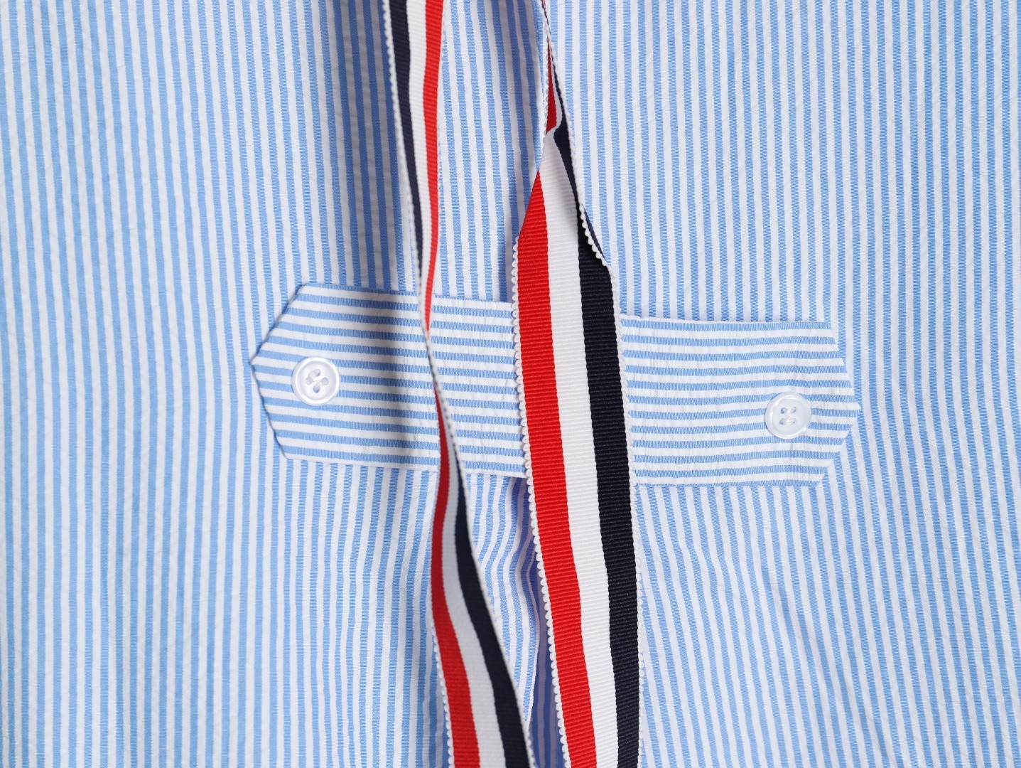 🔝Thom Browne TB 蝴蝶結條紋連衣裙
襯衫裙學院風，領口採用娃娃領設計，三色織帶可以前後裝飾，YB購買對版對標出版，定制面料，區別市場通貨。
尺碼：1 2 3