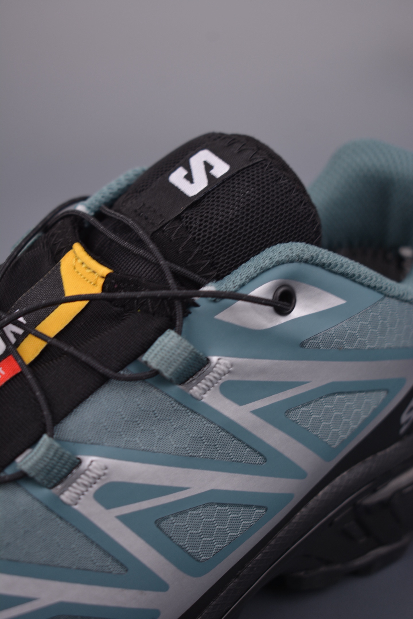 薩洛蒙 Salomon XT-6 
EXPANSE探索者系列 
潮流越野機能戶外休閒運動跑步鞋
官方貨號: 478614 252722
尺碼：36 36.5 37.8 38 38.5 39 40 40.5 41 42 42.5 43 44 44.5 45