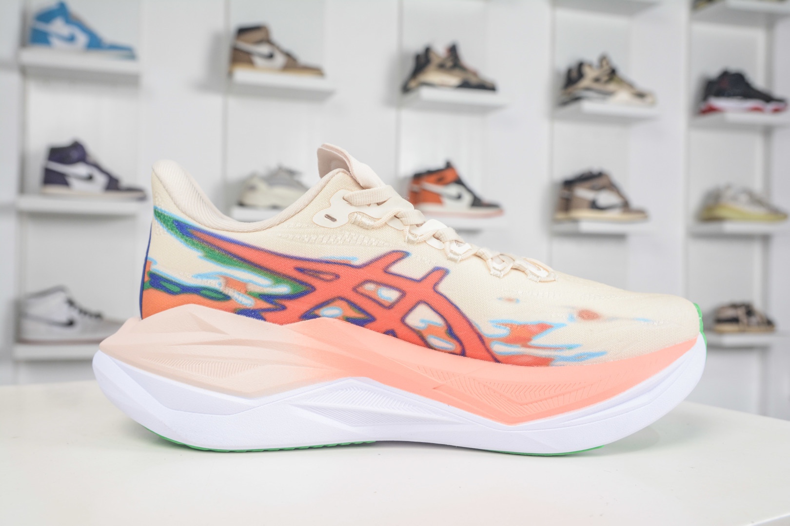 Asics SuperBlast 3 轻量回弹舒适透气支撑跑步鞋 
货号：1013A177 002
尺码：36 37 37.5 38 39 39.5 40 40.5 41.5 42 42.5 43.5 44 44.5 45