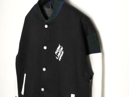 🔝LOUIS VUITTON LV 黑白拼皮棒球服夾克外套
原版22000購入開發，圓啊阿姨布料採用加厚550g賽爾棉潮牌衛衣料，進口精梳棉雙股珠地面料，彩色漸變螺紋，進口機精密刺繡，多重面料復合，原版定制輔料。定做珍珠紐扣，寬松版型，男女同款
B Size：S-L