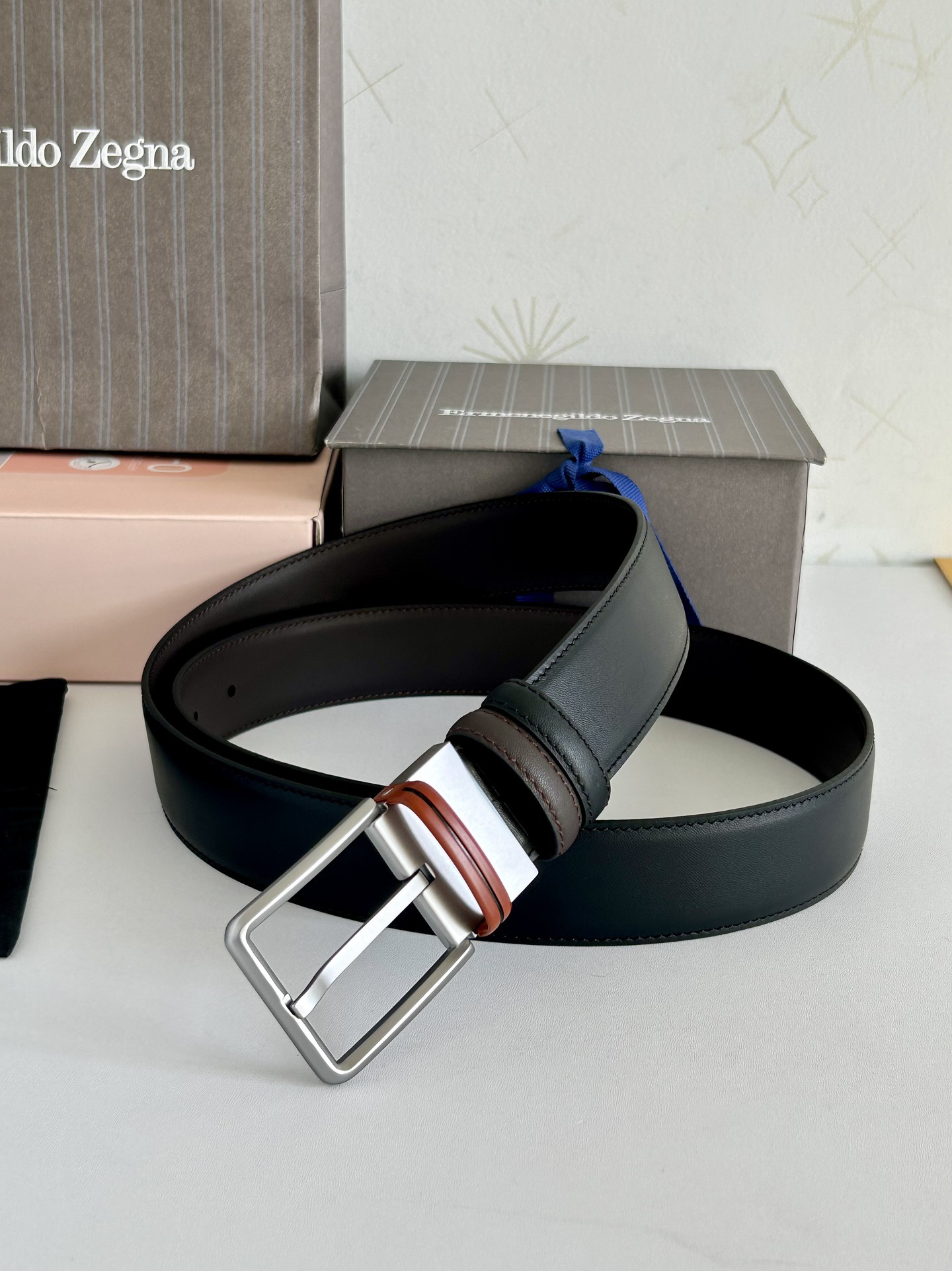 傑尼亞【Zegna】何謂當代男士 活動造型 系列，新款純銅旋轉針扣，雙面可用 隨心搭配，寬3.5cm，男士風尚的全新概念.